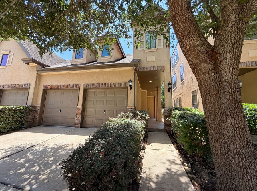 Property photo for 2942 Royal Oaks Crest, Houston, TX