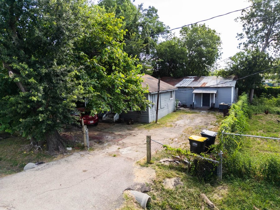 Property photo for 412 S San Jacinto Street, Conroe, TX