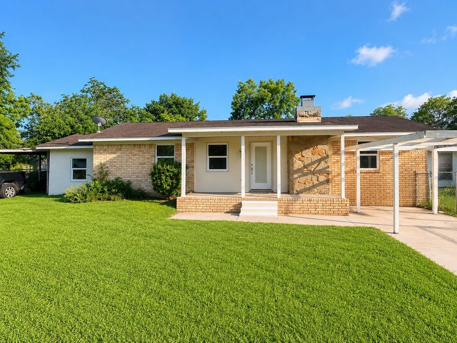 Property photo for 513 W Texas Street, Brazoria, TX