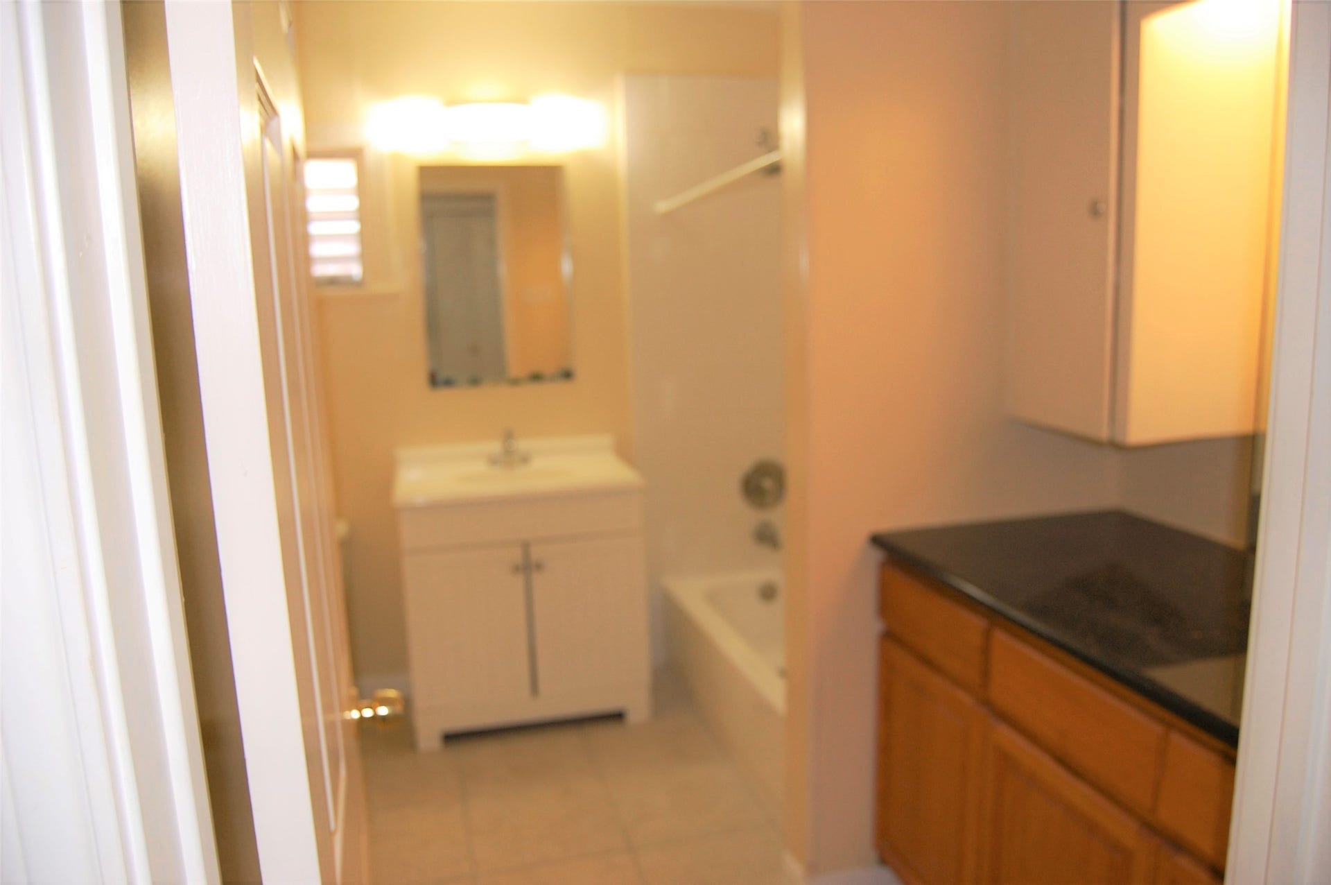 115 Barracuda Avenue, Galveston, TX 77550 Bathroom1