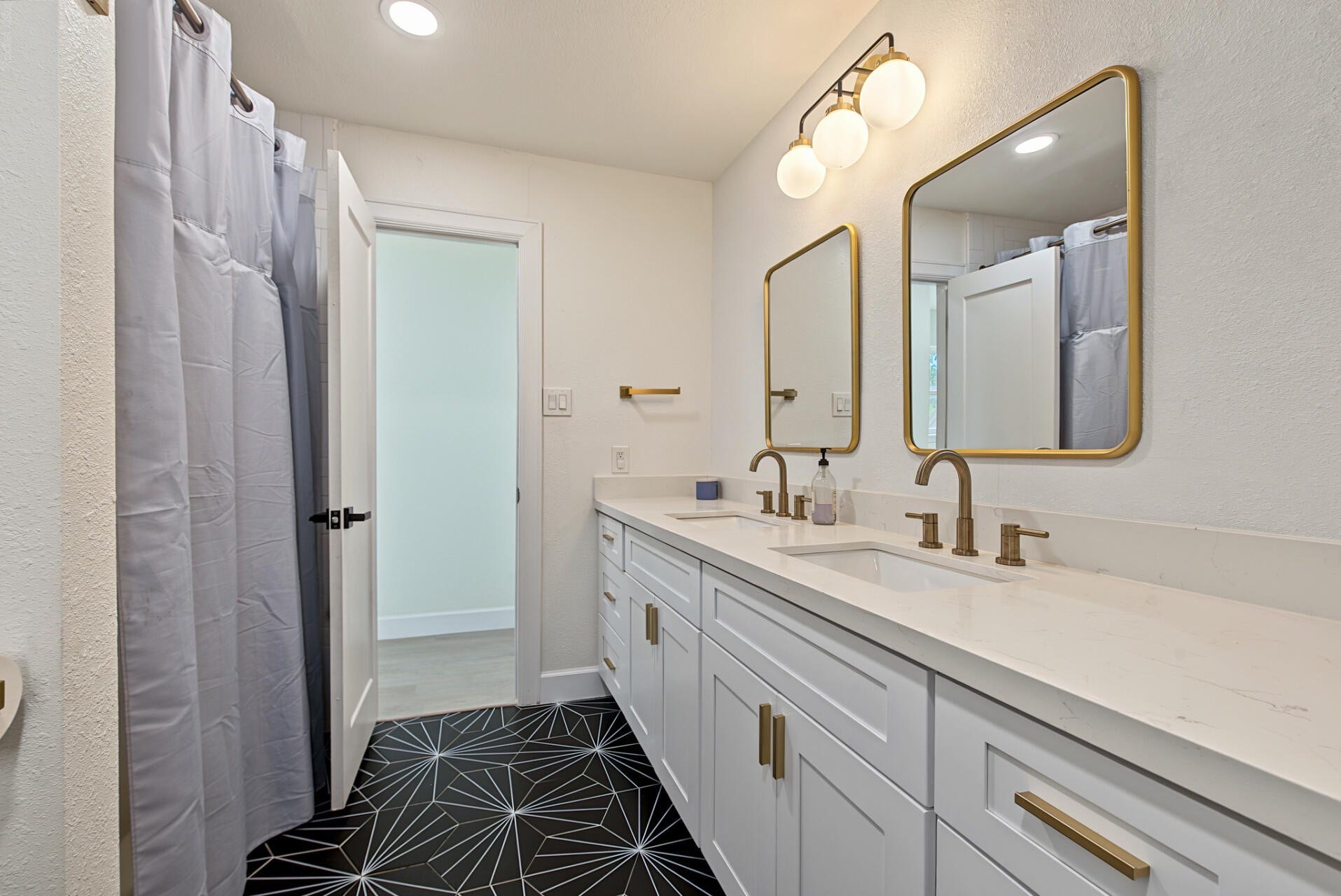 1323 Lehman Street, Houston, TX 77018 1323 Lehman Street, Houston, TX 77018