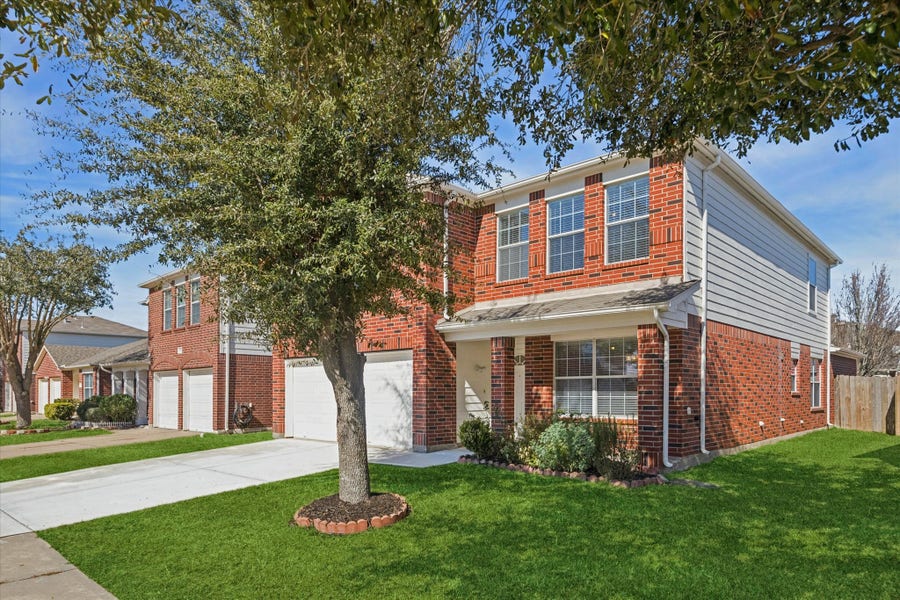 Property photo for 15018 Sugar Peak Drive, Sugar Land, TX