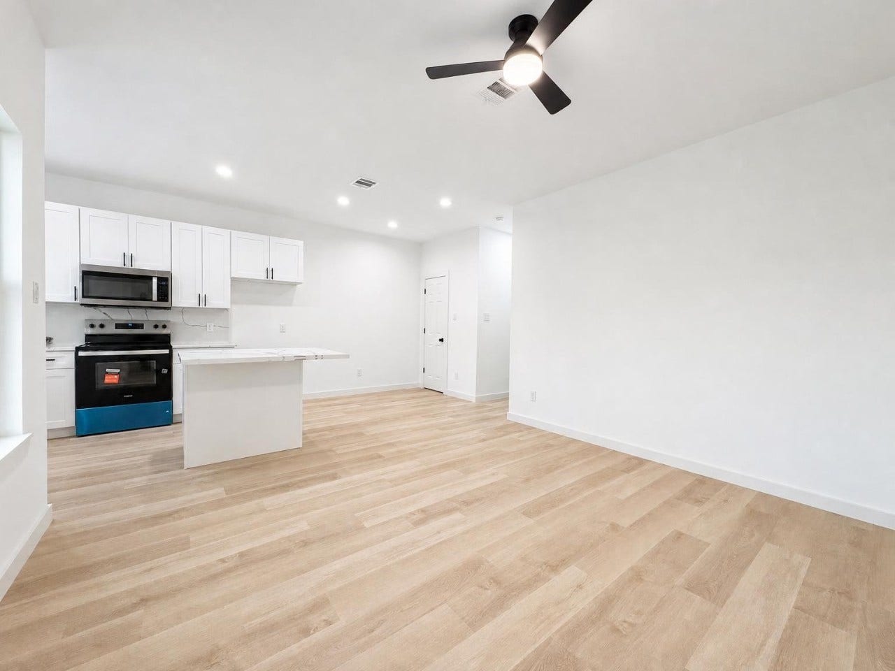 333 Delaware Street, #B, Houston, TX 77029 333 Delaware Street, #B, Houston, TX 77029