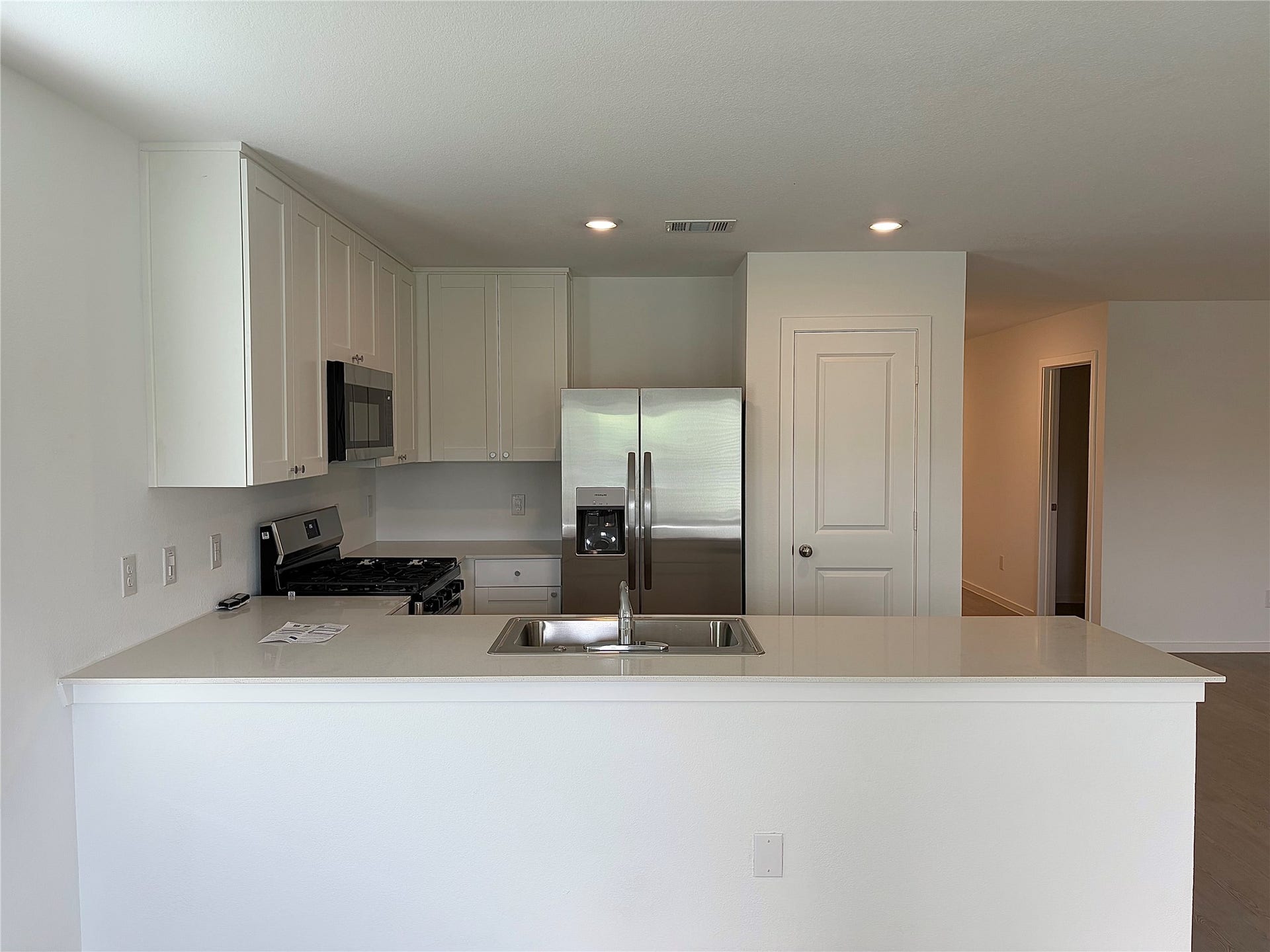 940 Woodhaven Lakes Drive, La Marque, TX 77568 Kitchen
