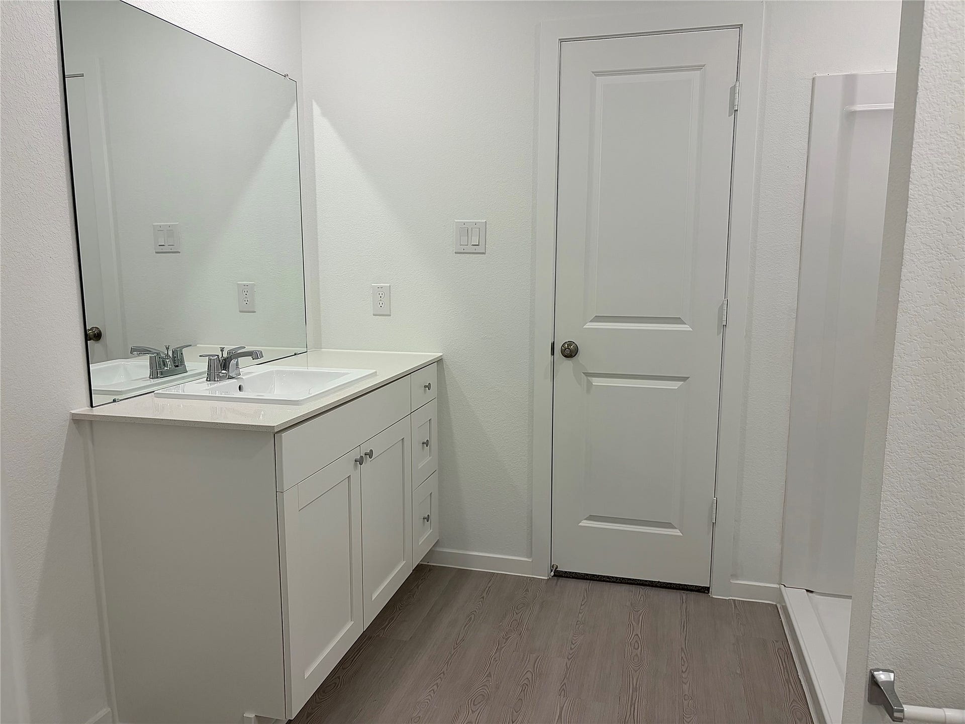 940 Woodhaven Lakes Drive, La Marque, TX 77568 Primary Bathroom