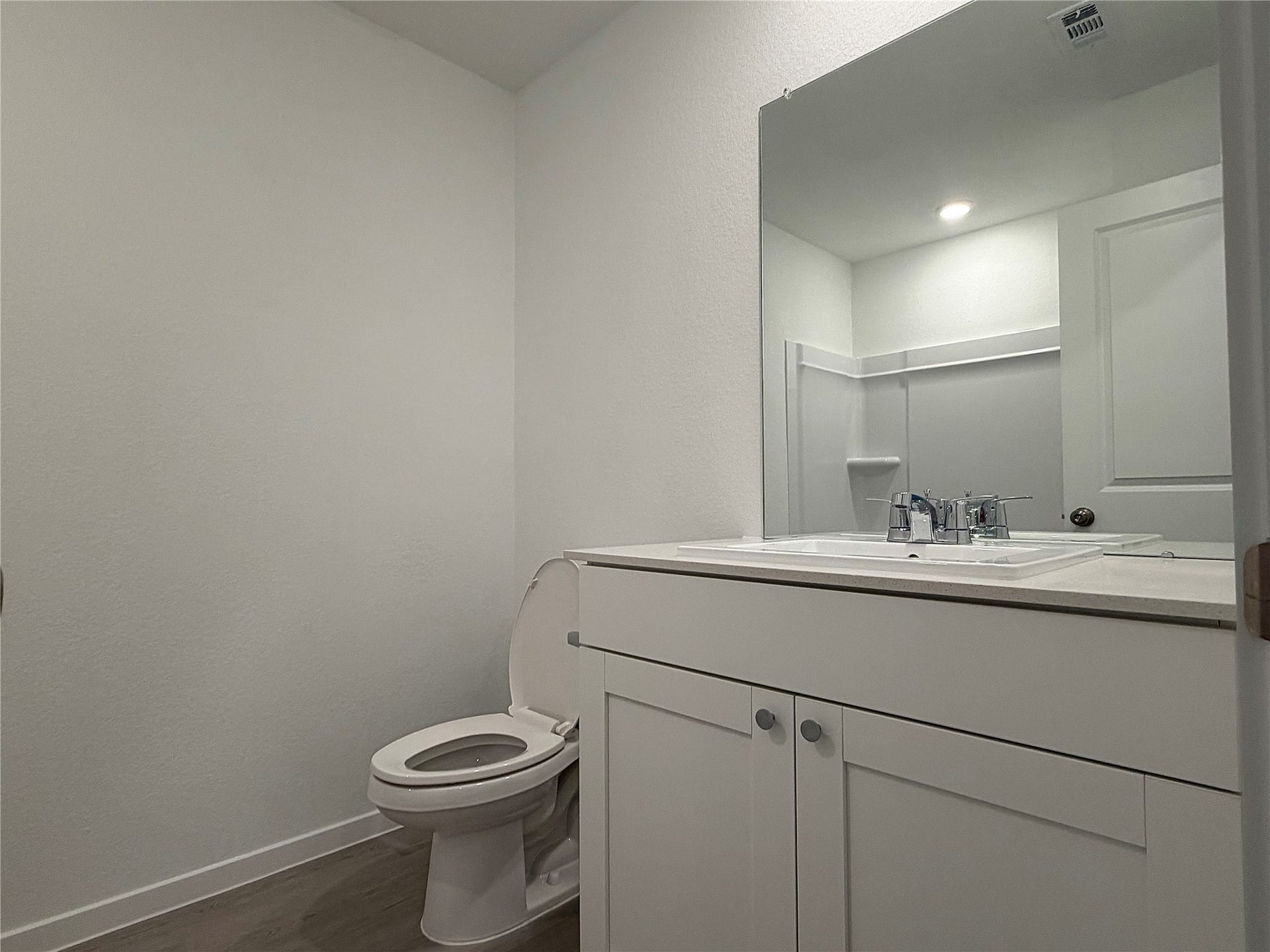 940 Woodhaven Lakes Drive, La Marque, TX 77568 Secondary Bathroom
