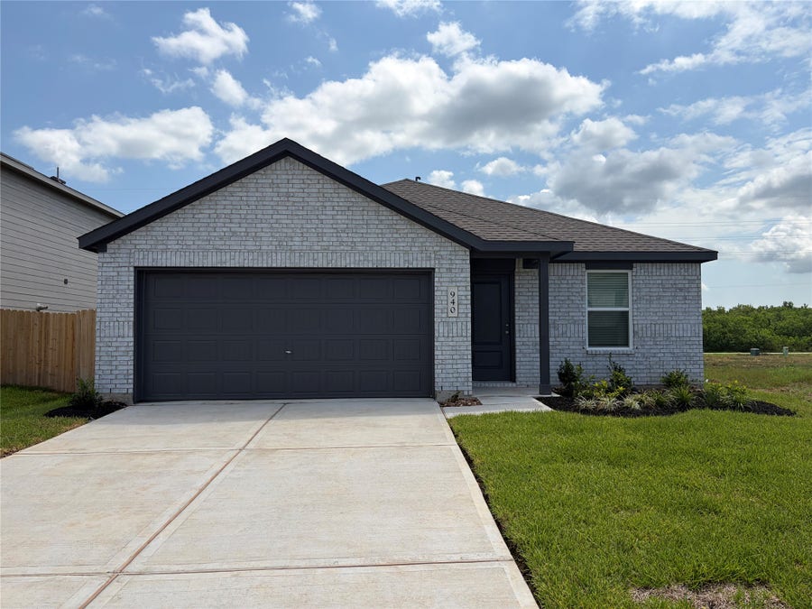 Property photo for 940 Woodhaven Lakes Drive, La Marque, TX