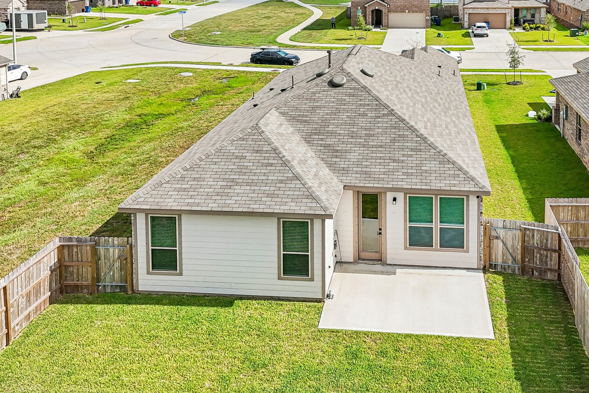 1717 Vista Luna Drive, Texas City, TX 77591 No neighbors on the right hand side