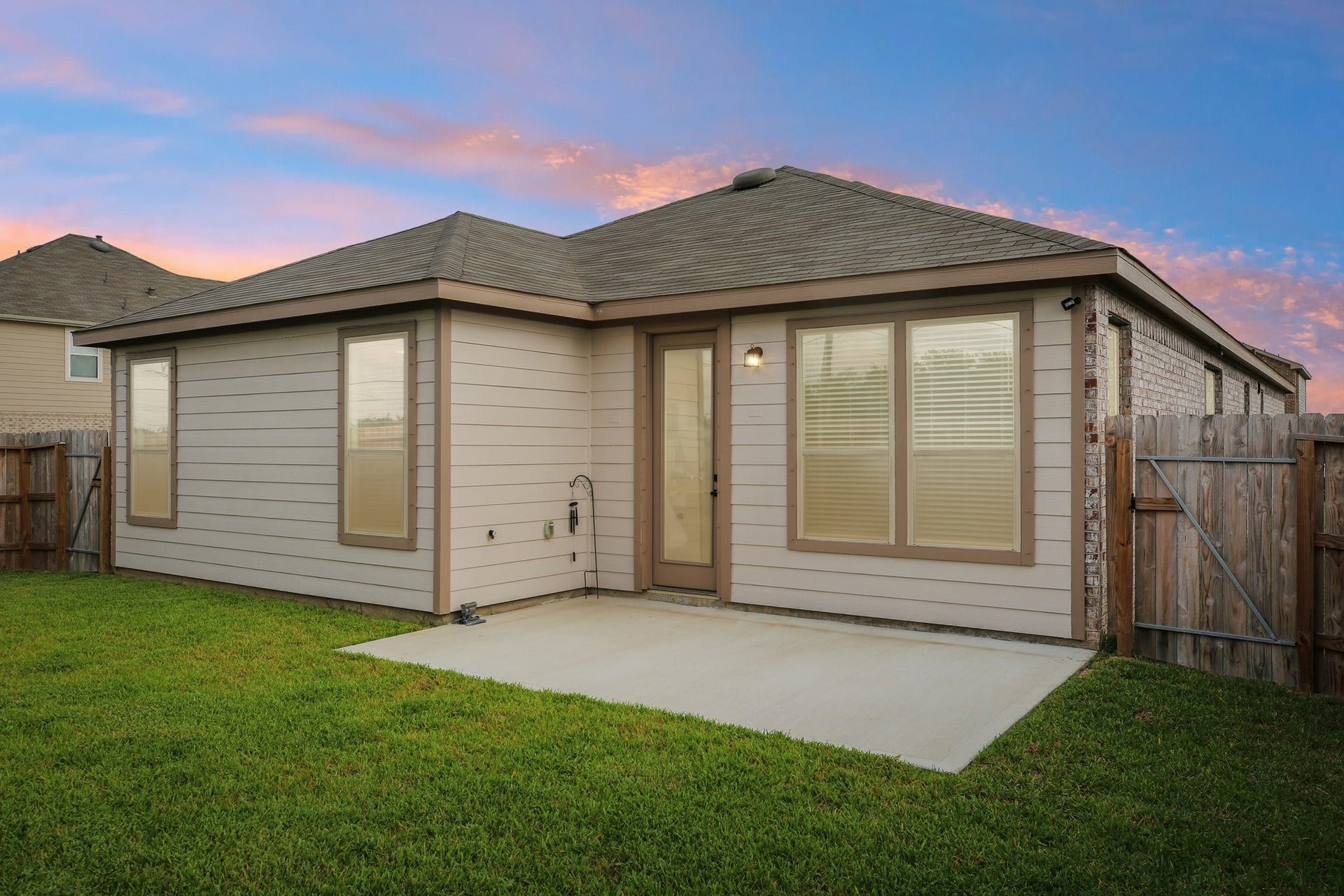 1717 Vista Luna Drive, Texas City, TX 77591 1717 Vista Luna Drive, Texas City, TX 77591