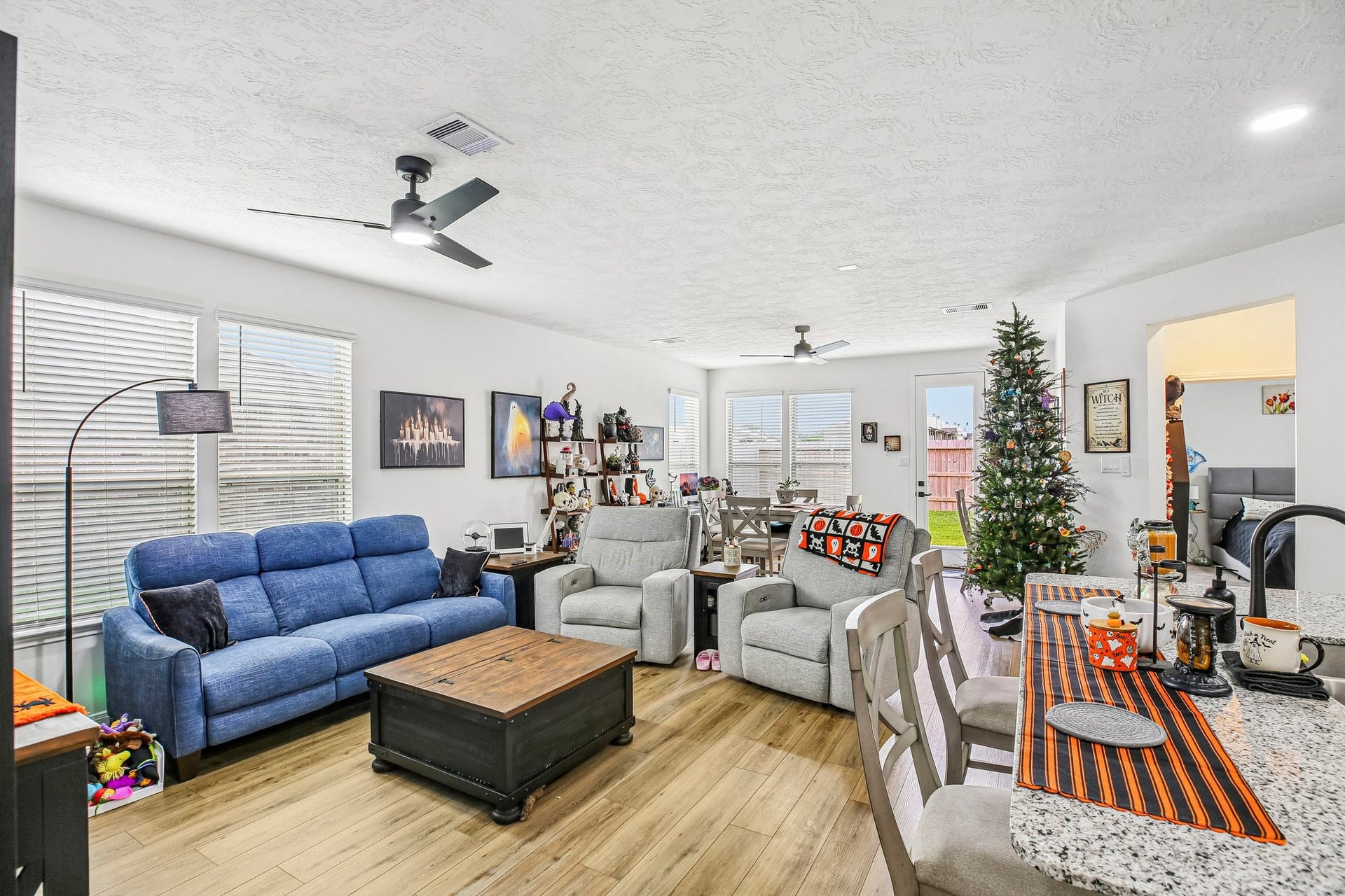 1717 Vista Luna Drive, Texas City, TX 77591 Open floor plan, great for entertainment.