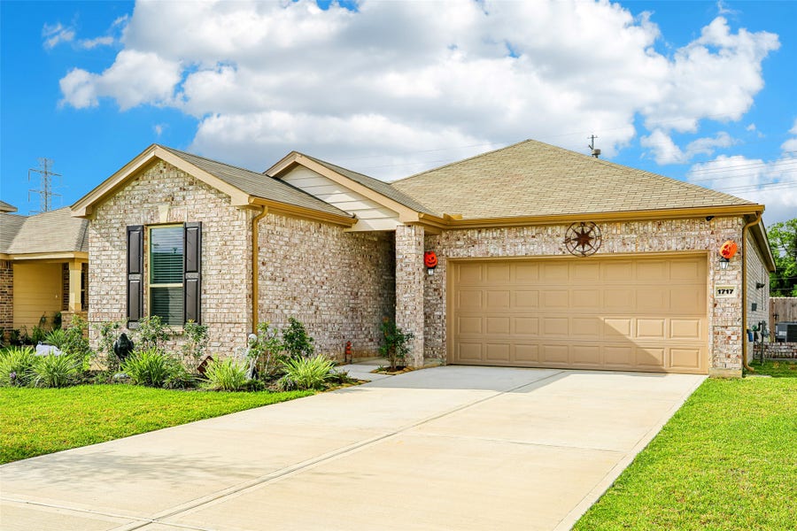 Property photo for 1717 Vista Luna Drive, Texas City, TX