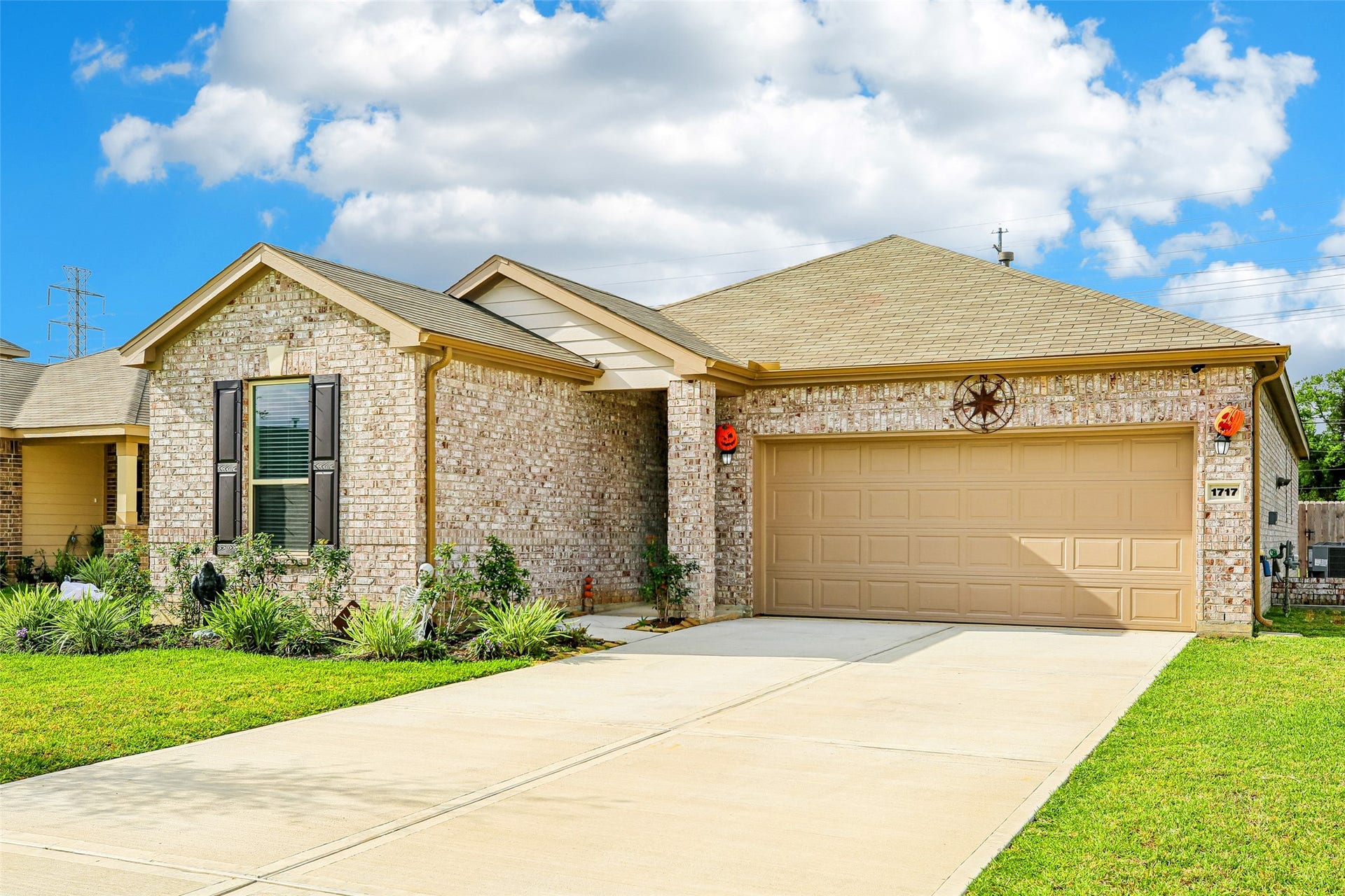 1717 Vista Luna Drive, Texas City, TX 77591 Welcome to 1717 Vista Luna Dr.