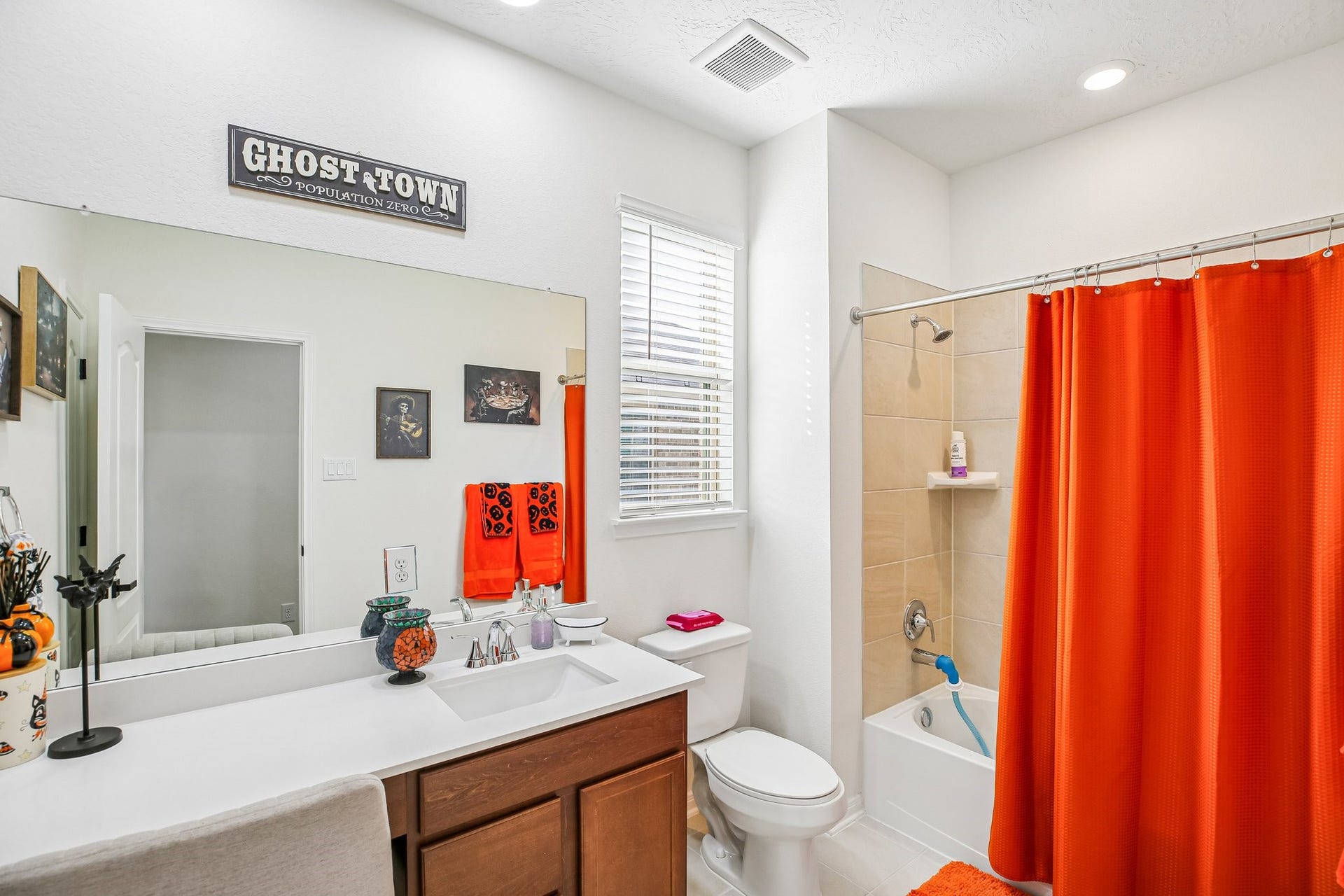 1717 Vista Luna Drive, Texas City, TX 77591 secondary bathroom has a vanity area.