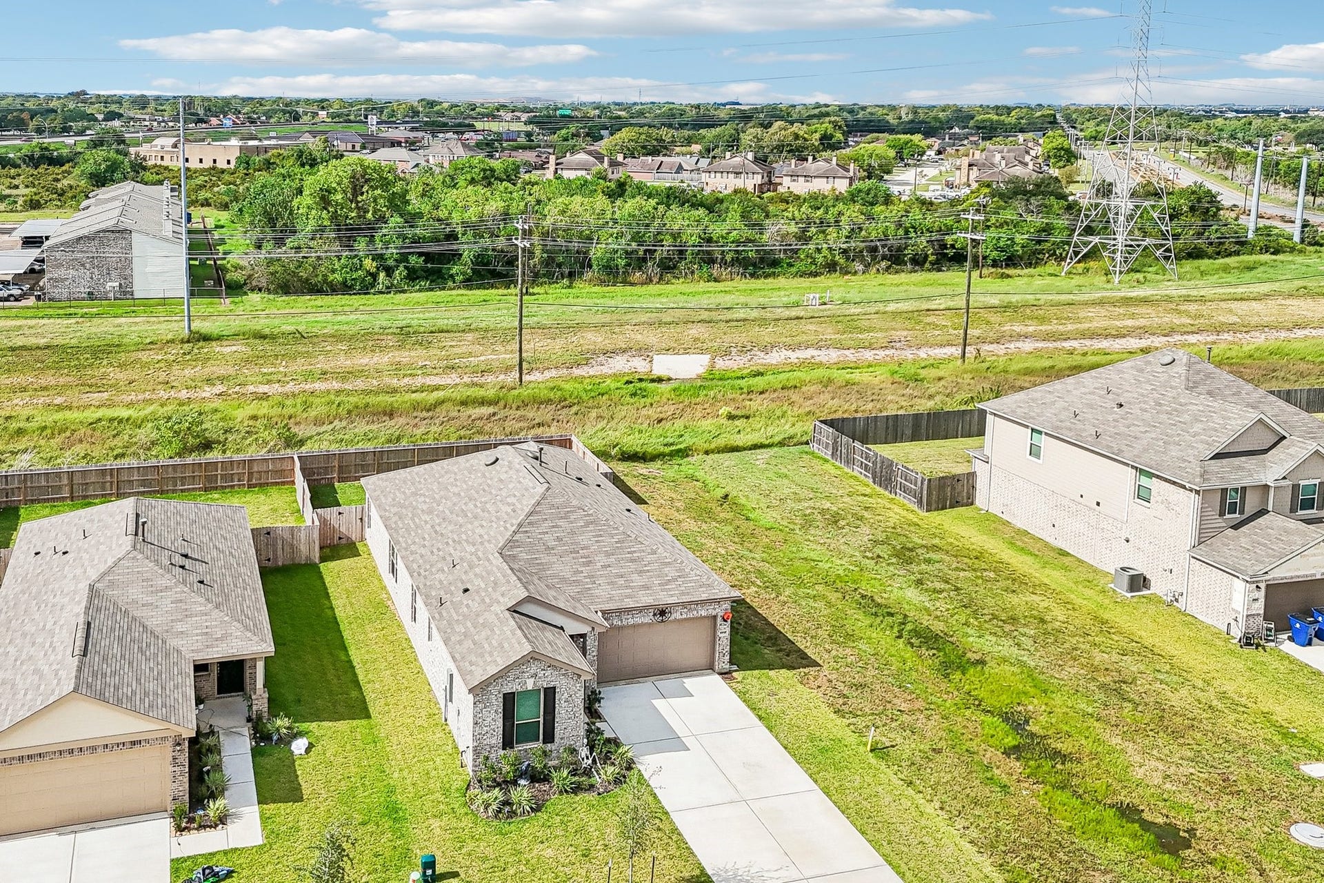 1717 Vista Luna Drive, Texas City, TX 77591 No back neighbors
