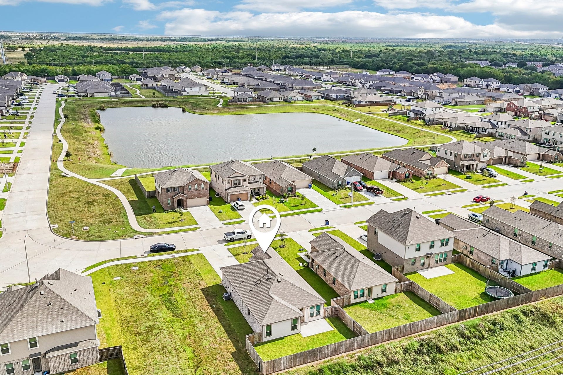 1717 Vista Luna Drive, Texas City, TX 77591 Close proximity to walking path around the pond.