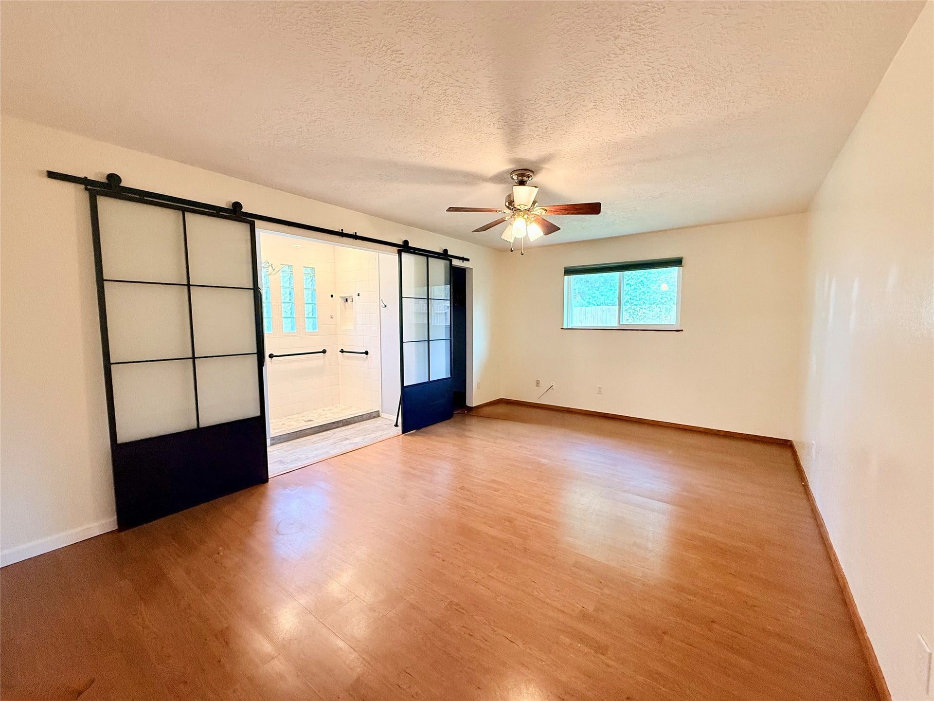 2410 Point Comfort Court, Webster, TX 77598 Primary Bedroom