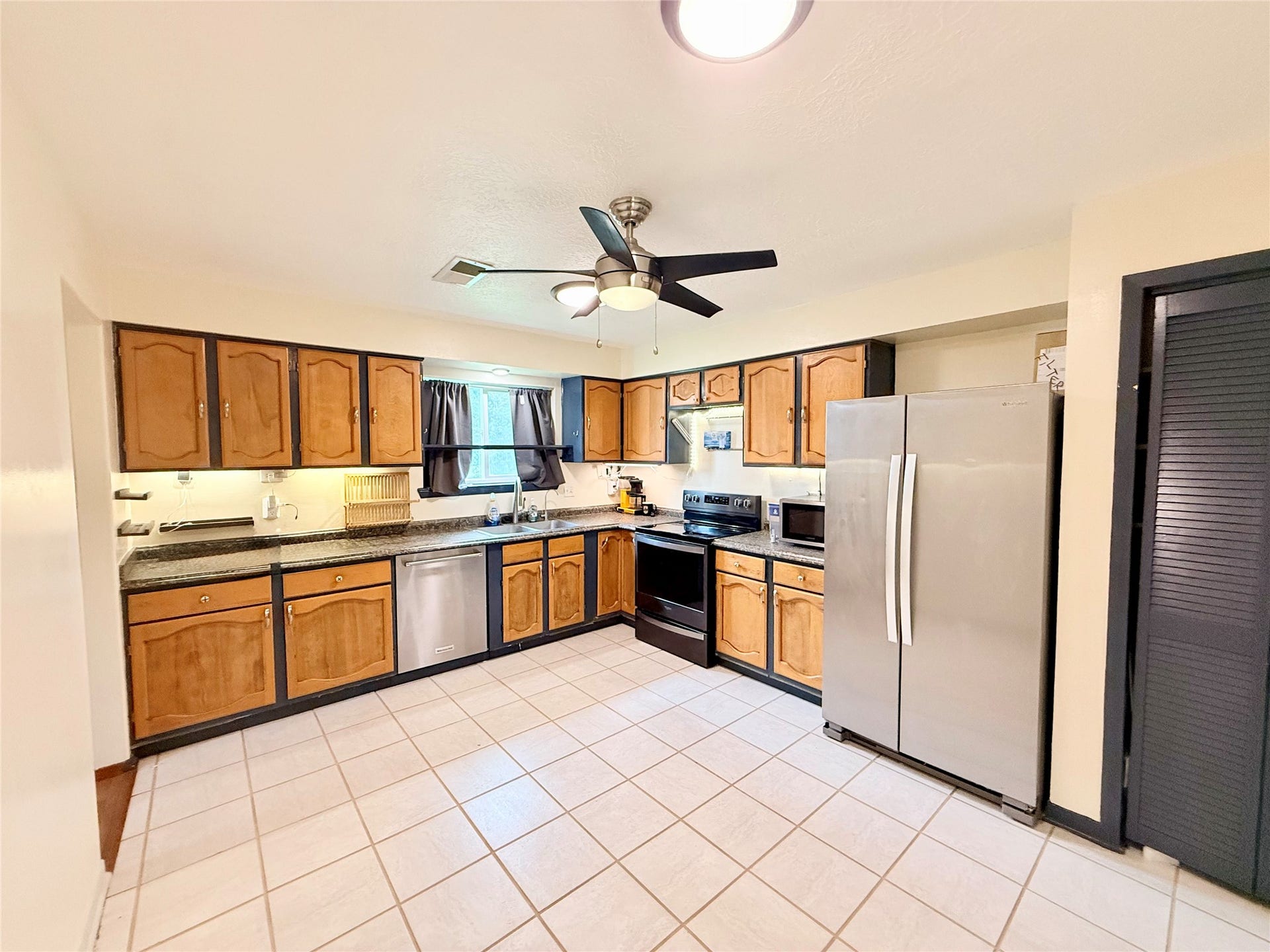 2410 Point Comfort Court, Webster, TX 77598 2410 Point Comfort Court, Webster, TX 77598