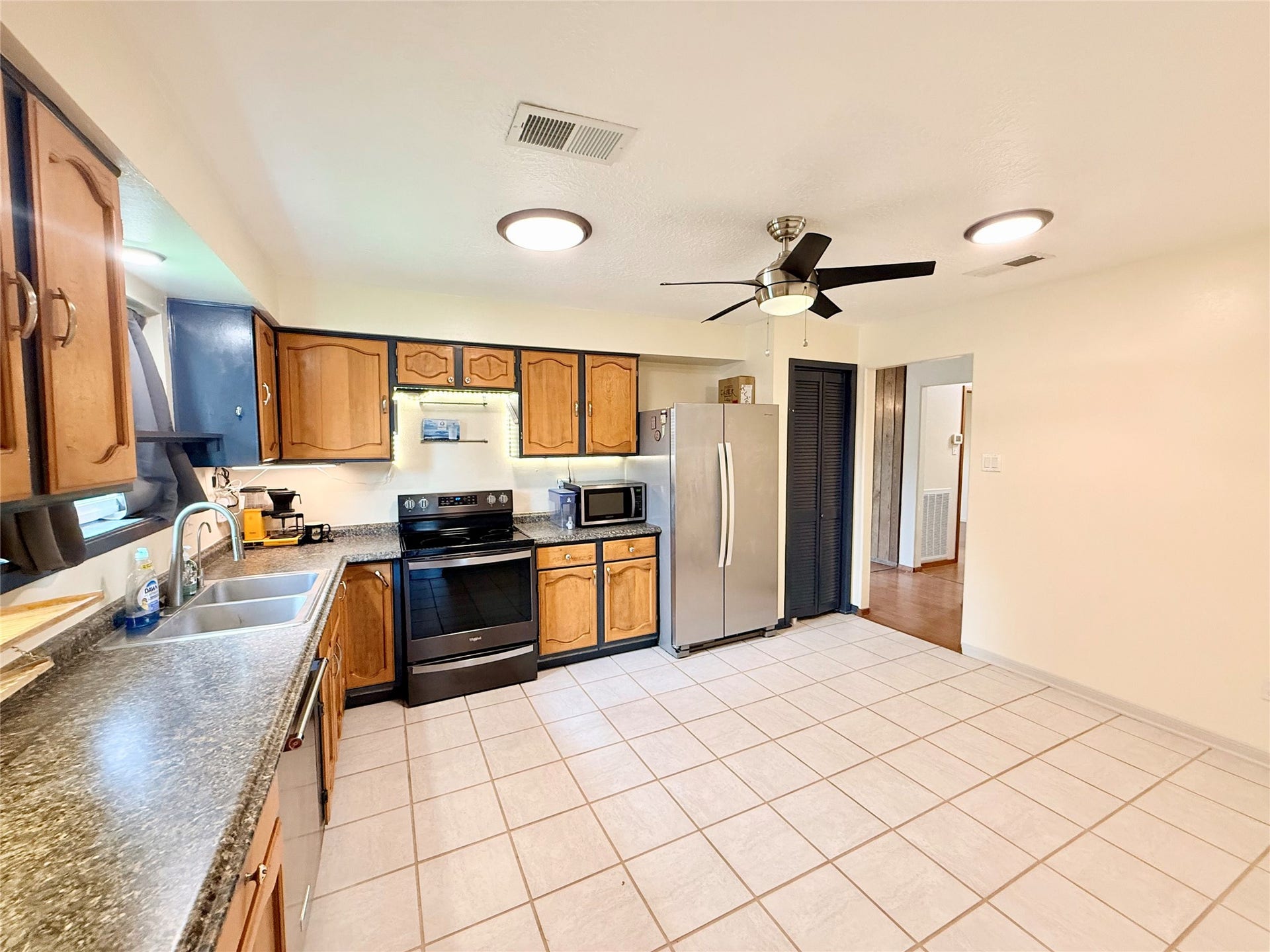 2410 Point Comfort Court, Webster, TX 77598 2410 Point Comfort Court, Webster, TX 77598
