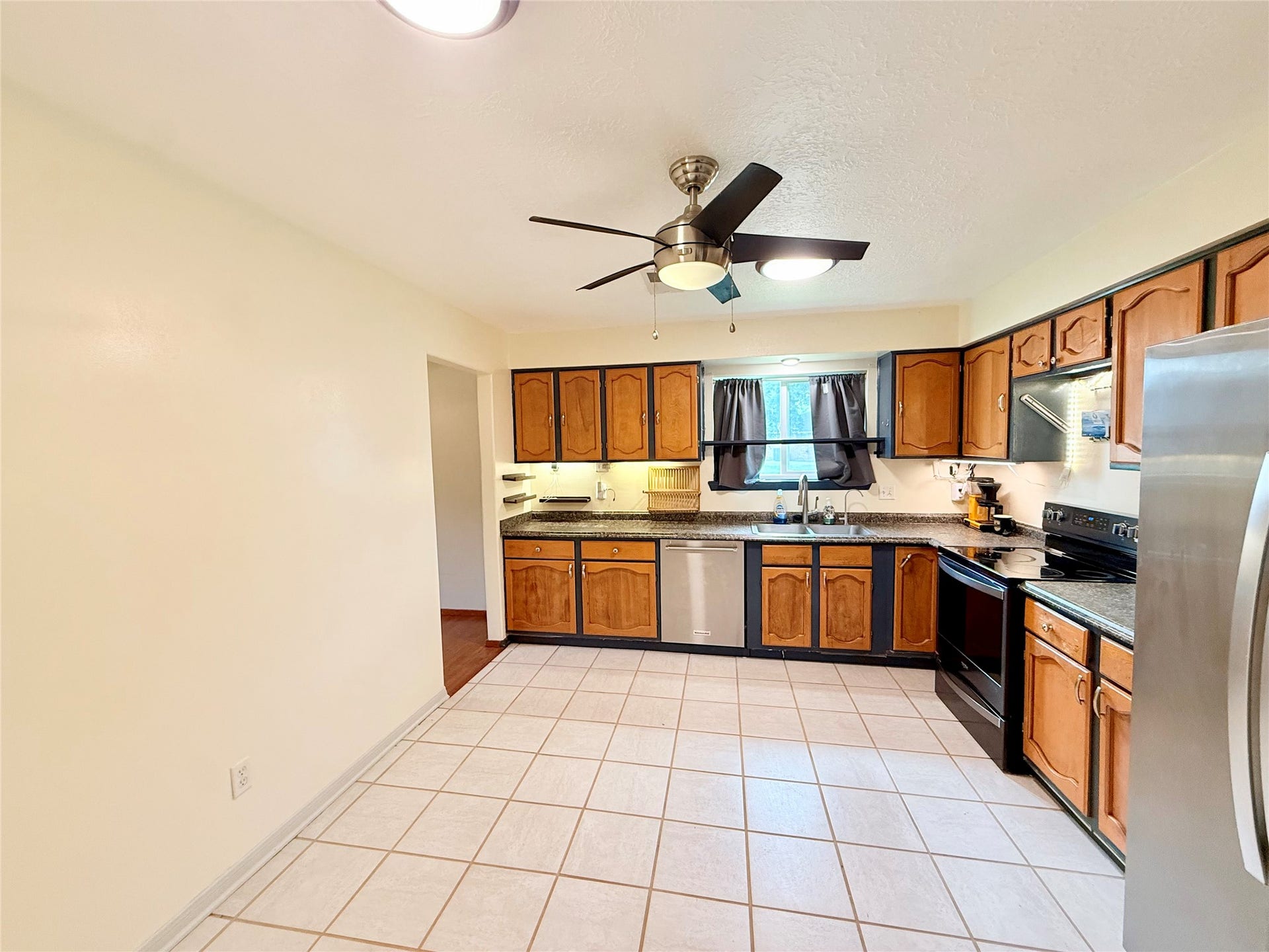 2410 Point Comfort Court, Webster, TX 77598 2410 Point Comfort Court, Webster, TX 77598
