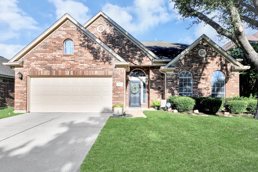 Property photo for 2939 Walnut Knoll Way, Houston, TX
