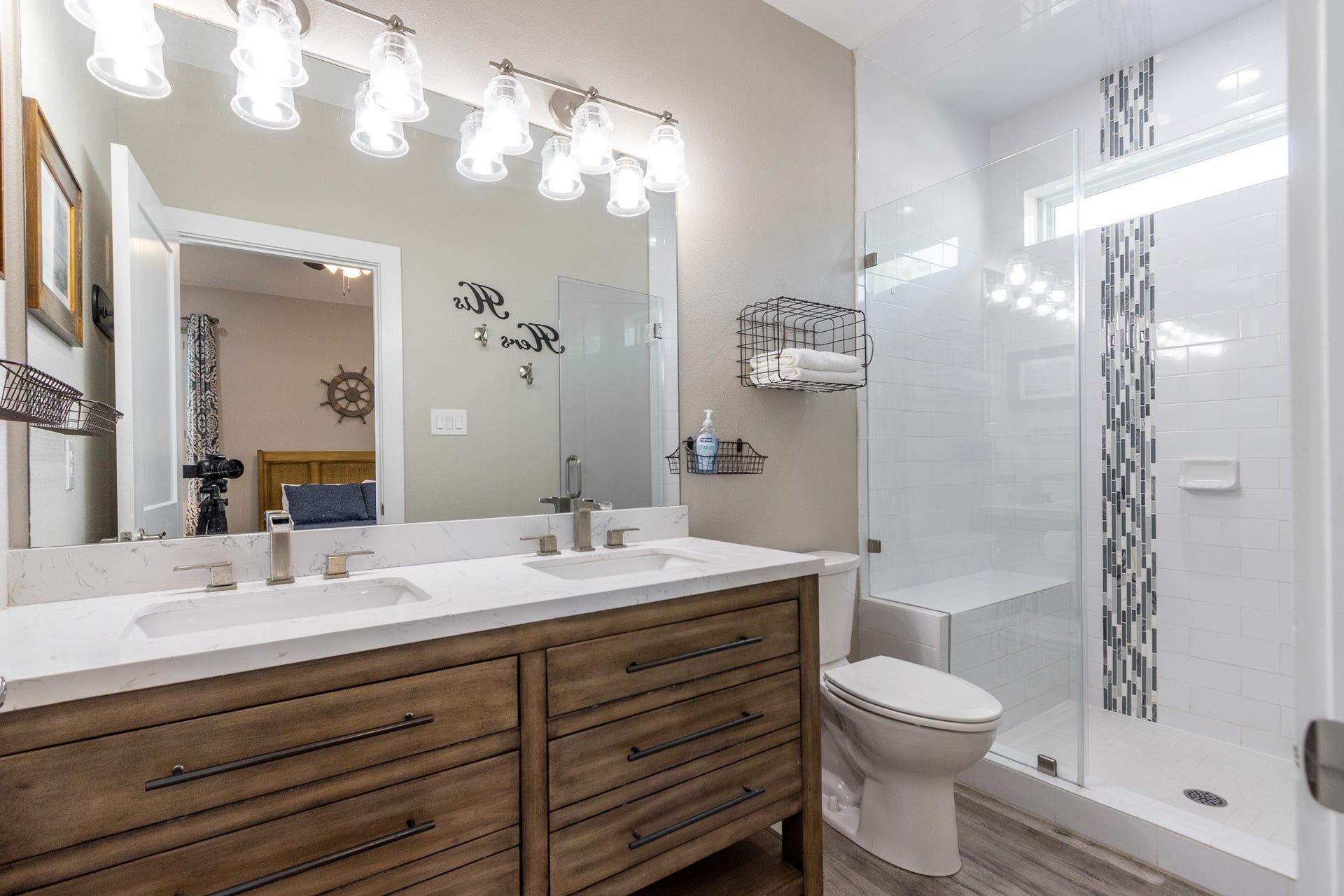 4030 Panola Drive, Galveston, TX 77554 Primary bath