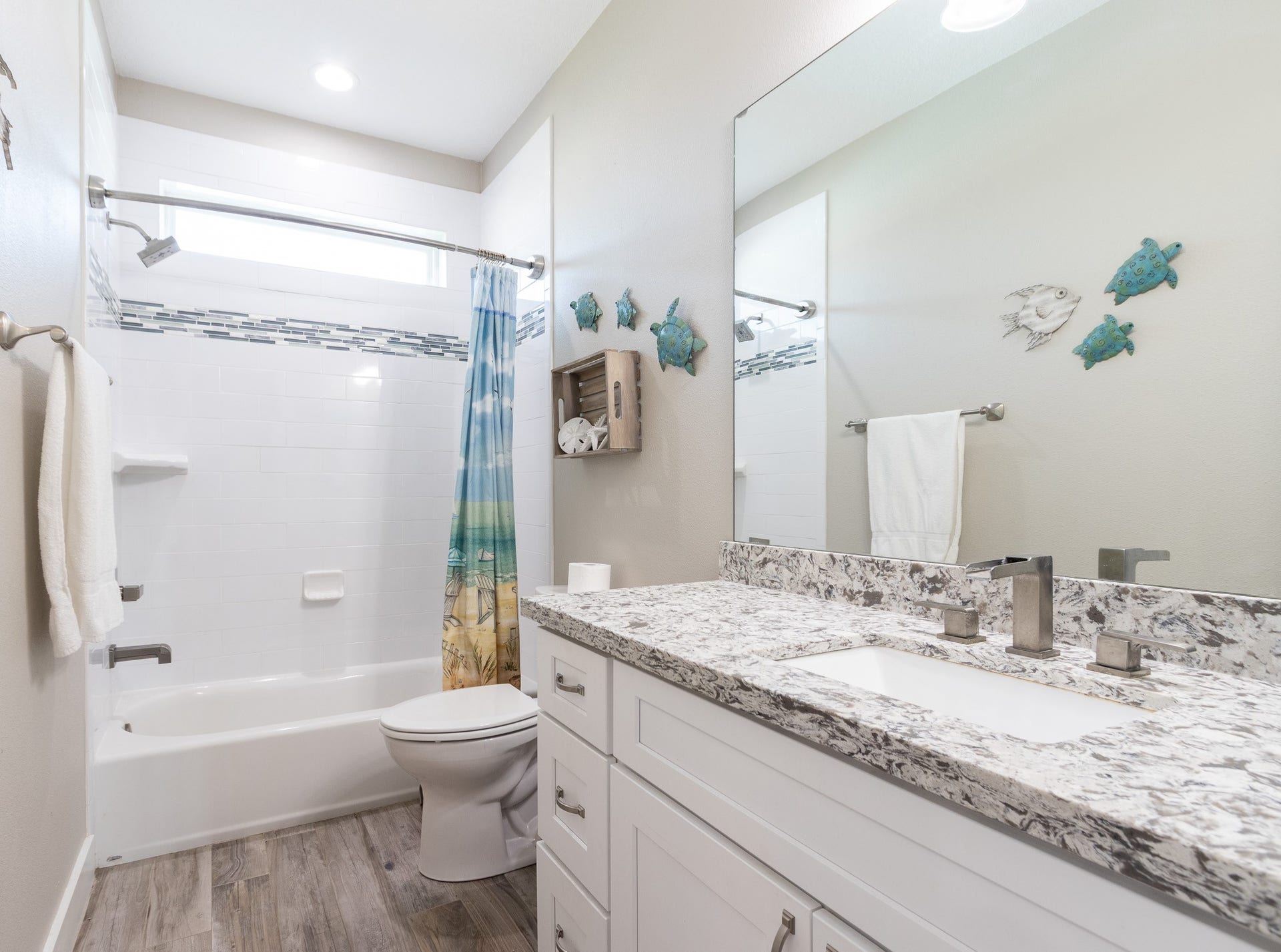 4030 Panola Drive, Galveston, TX 77554 Guest bath