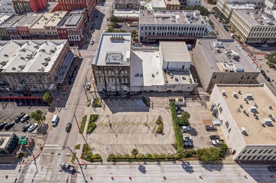 Property photo for 101 Kempner Avenue, Galveston, TX