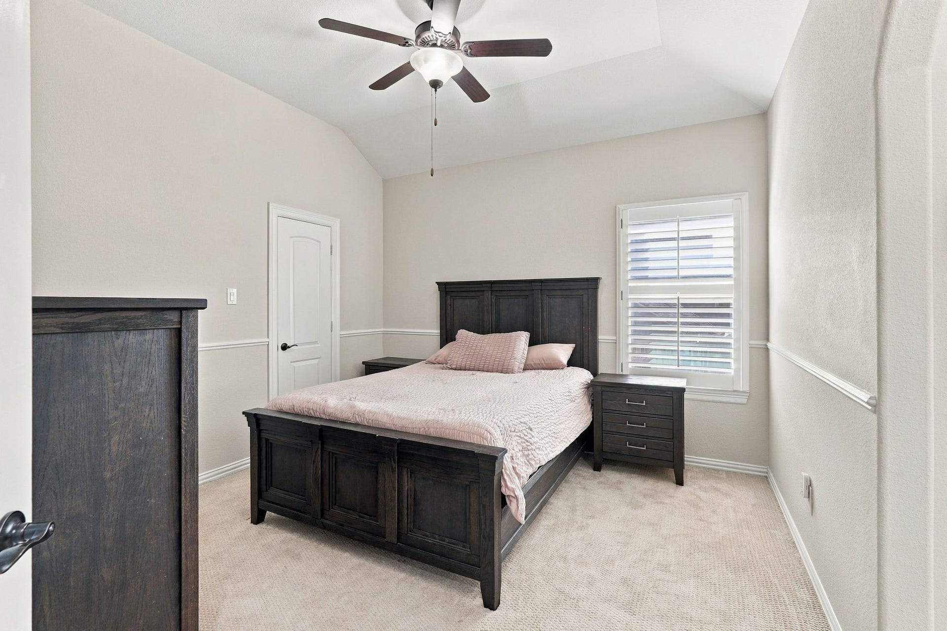 13714 Arcott Bend Drive, Tomball, TX 77377 Upstairs secondary bedroom.