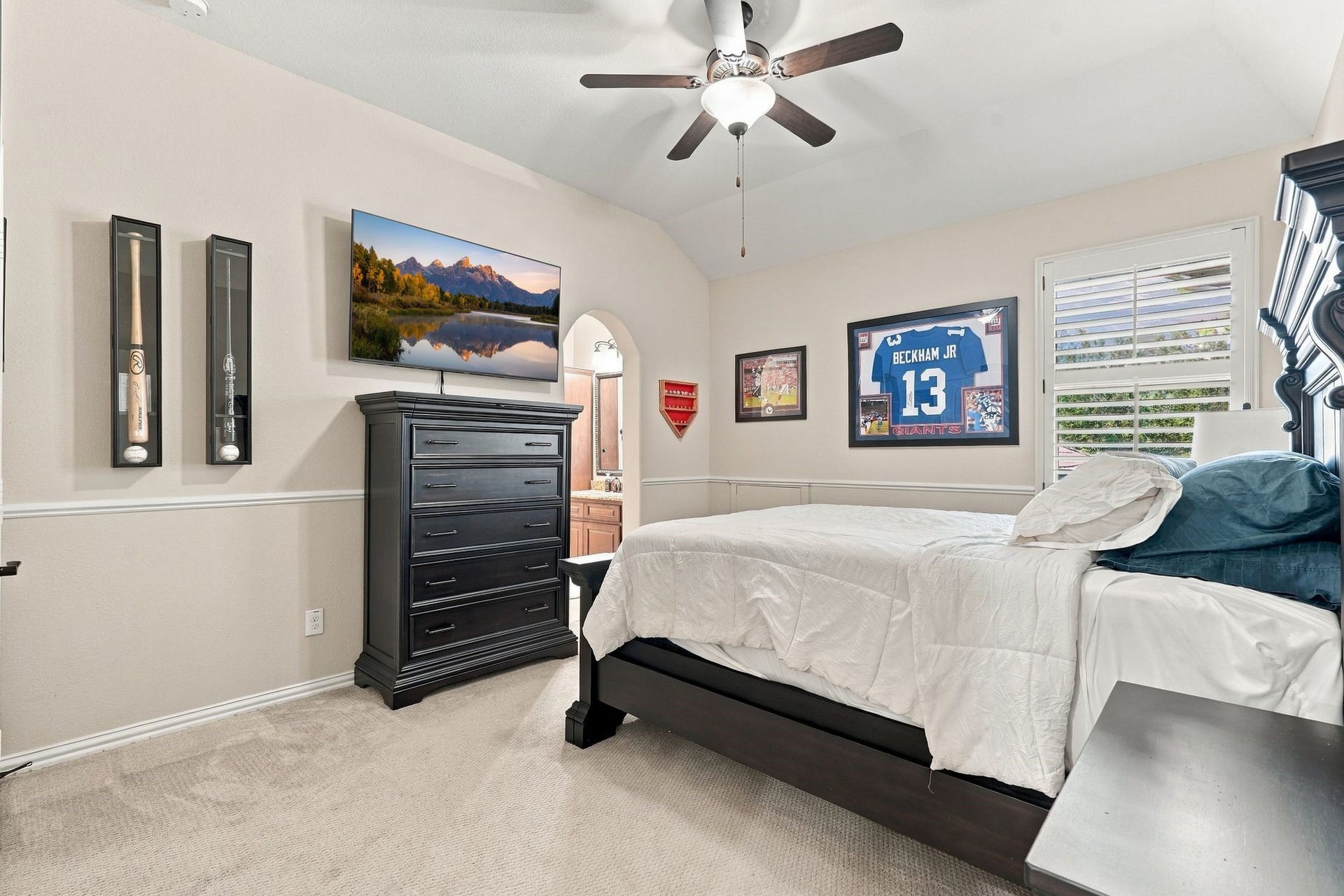 13714 Arcott Bend Drive, Tomball, TX 77377 Upstairs secondary bedroom.