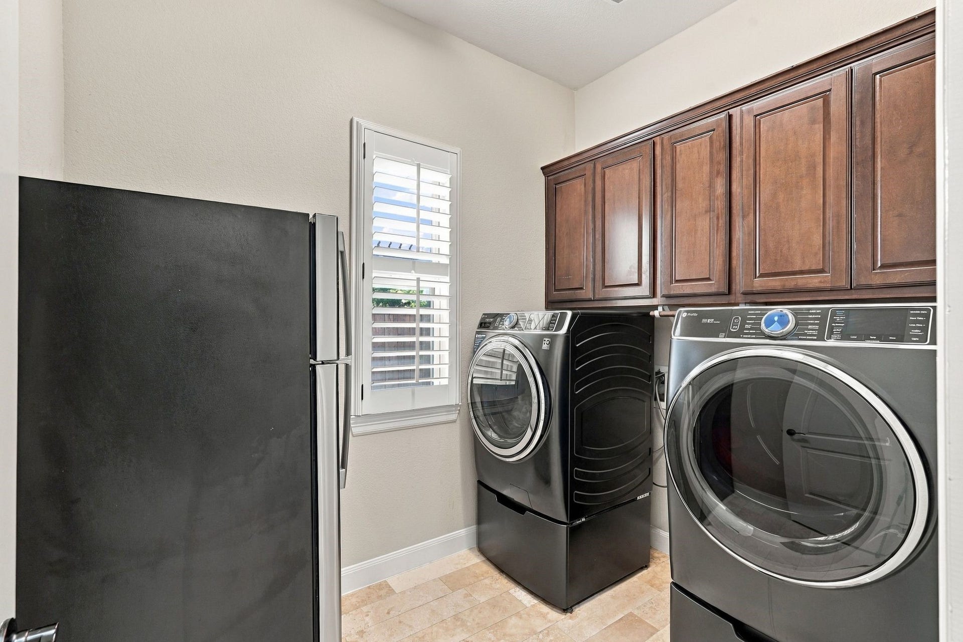 13714 Arcott Bend Drive, Tomball, TX 77377 Massive laundry room with plenty of storage!