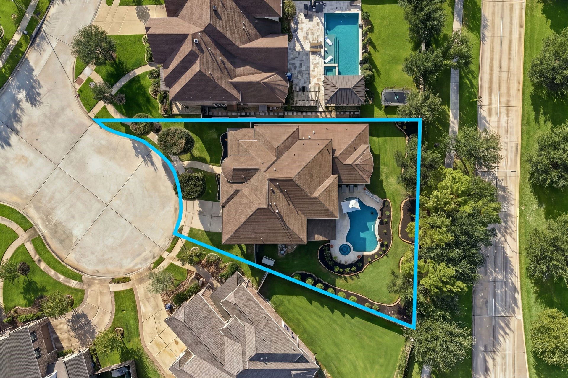 13714 Arcott Bend Drive, Tomball, TX 77377 Impressive aerial view highlights the home's spacious cul-de-sac lot, beautifully landscaped grounds, custom resort-style pool and spa, and generous backyard green space.