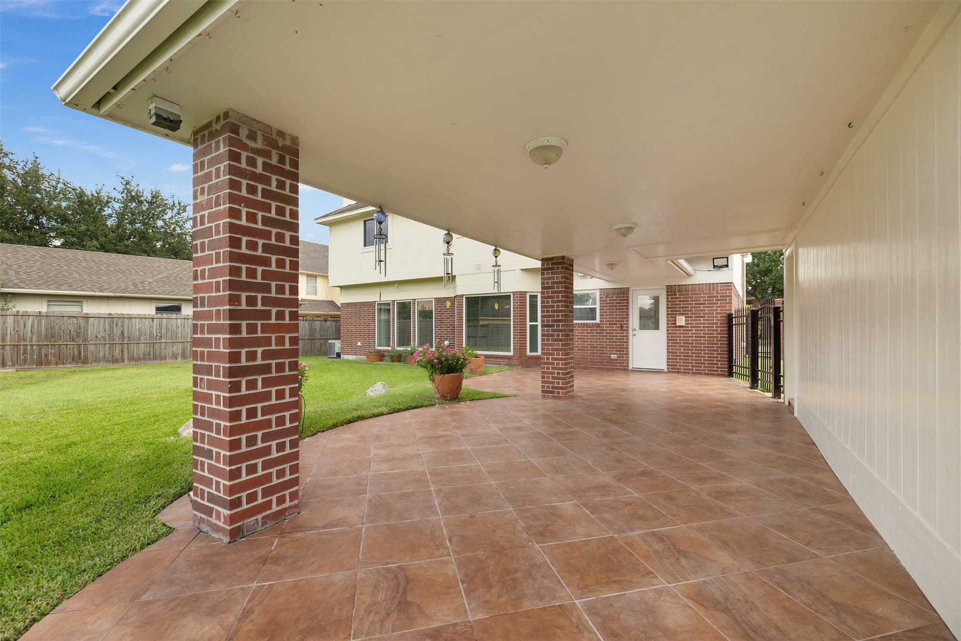 9718 Deverell Drive, Sugar Land, TX 77498 A natural gas hookup makes grilling out simple.