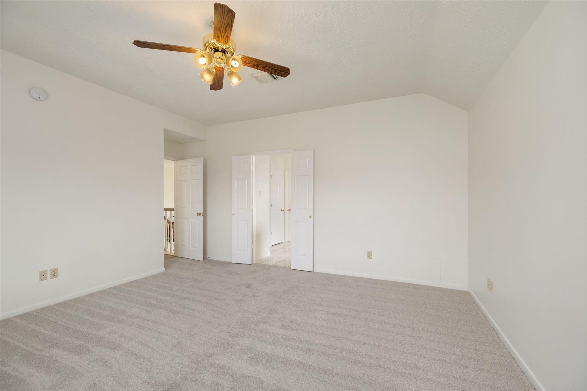 9718 Deverell Drive, Sugar Land, TX 77498 Step from this peaceful retreat straight into the en suite bath.