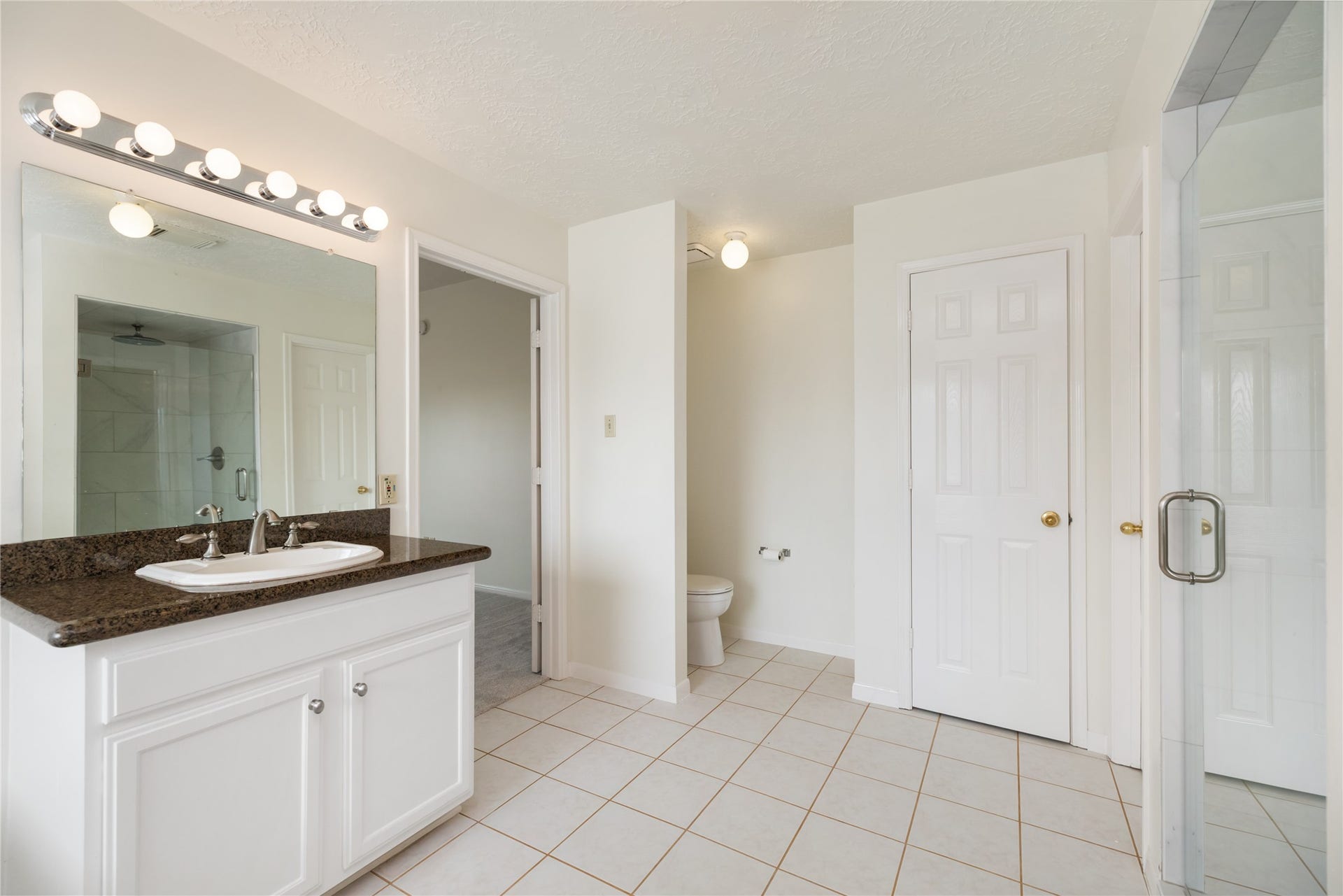 9718 Deverell Drive, Sugar Land, TX 77498 A long vanity makes busy mornings easier.