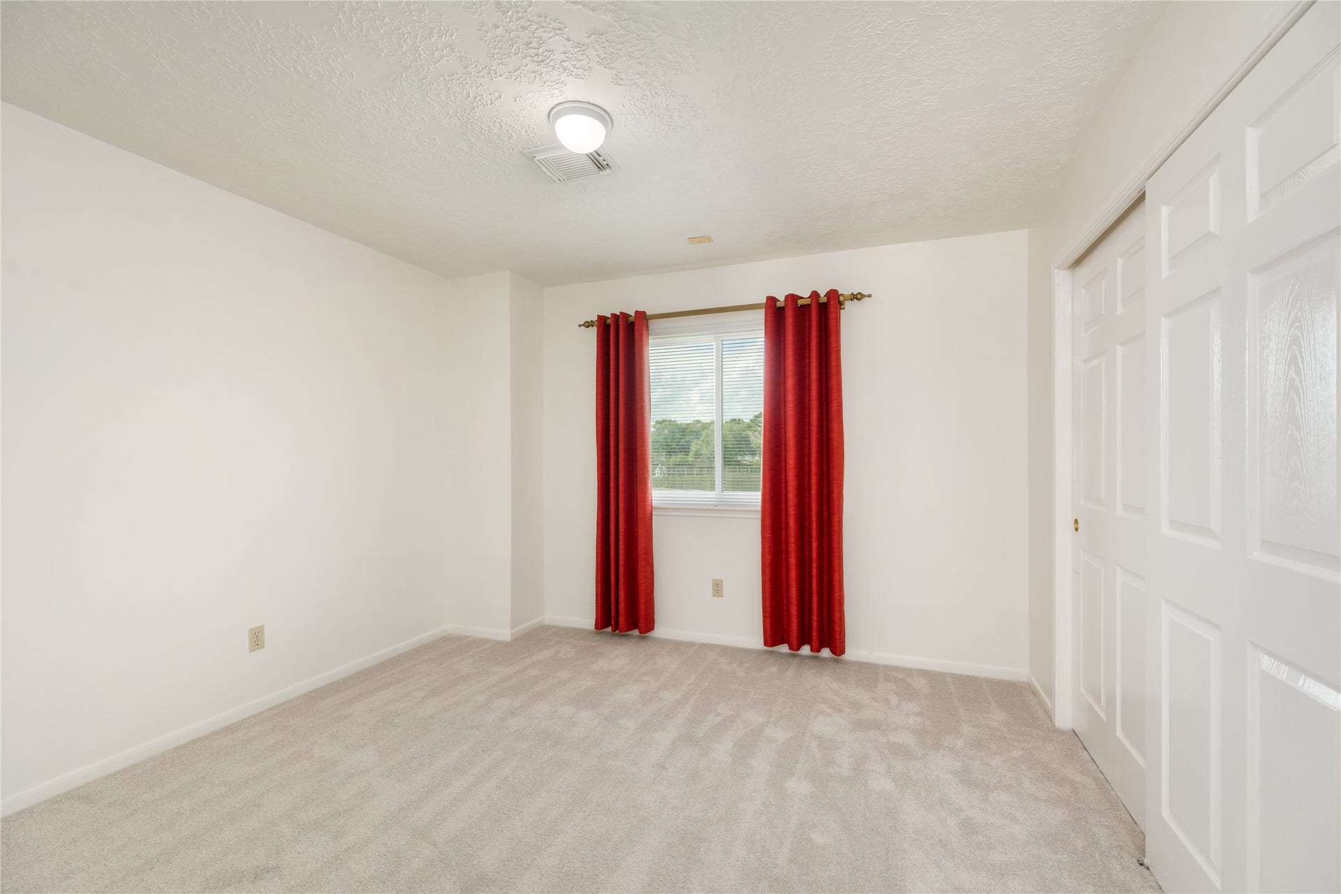 9718 Deverell Drive, Sugar Land, TX 77498 Bedroom 2 upstairs overlooks the backyard.
