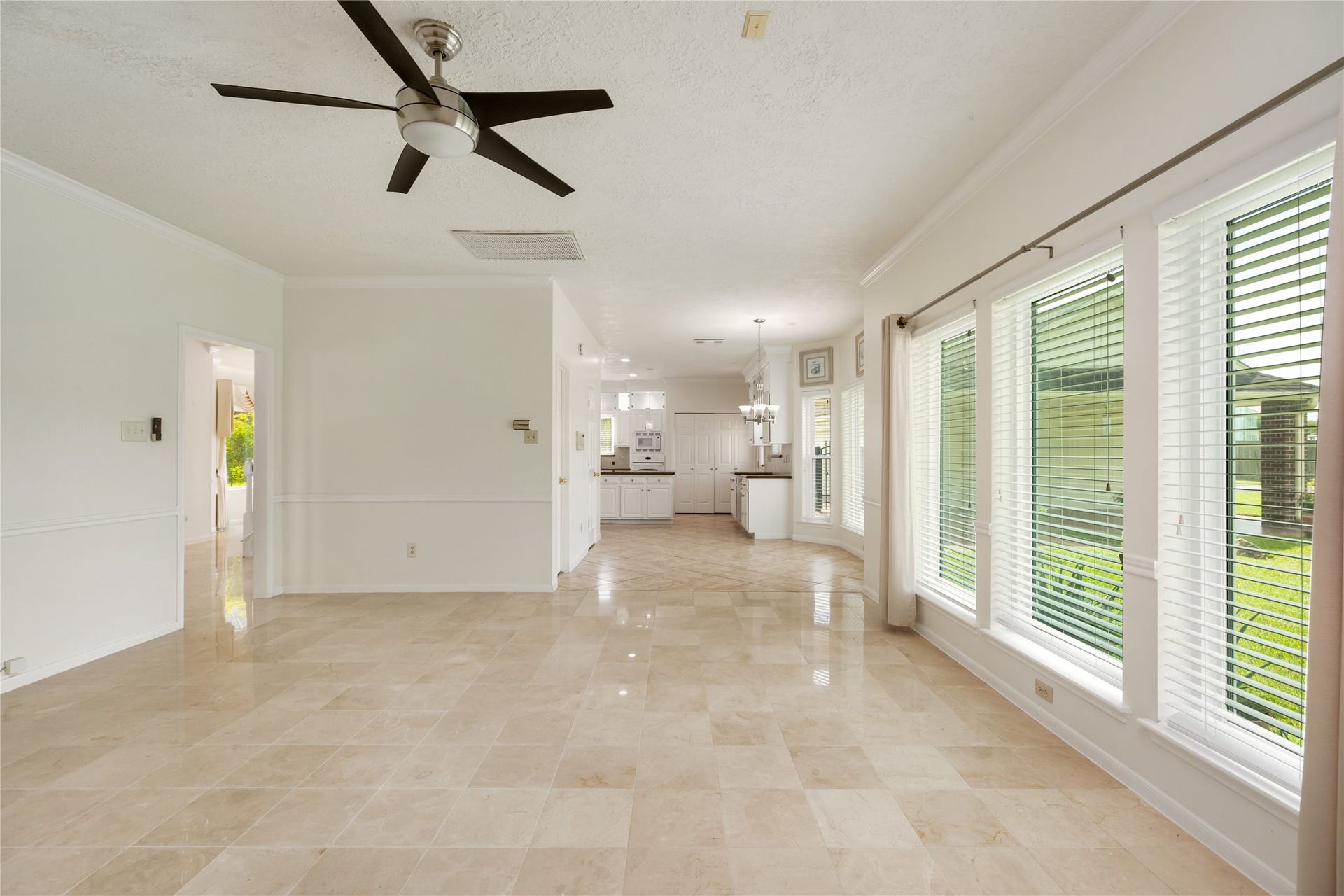 9718 Deverell Drive, Sugar Land, TX 77498 Look at the natural light in this space!