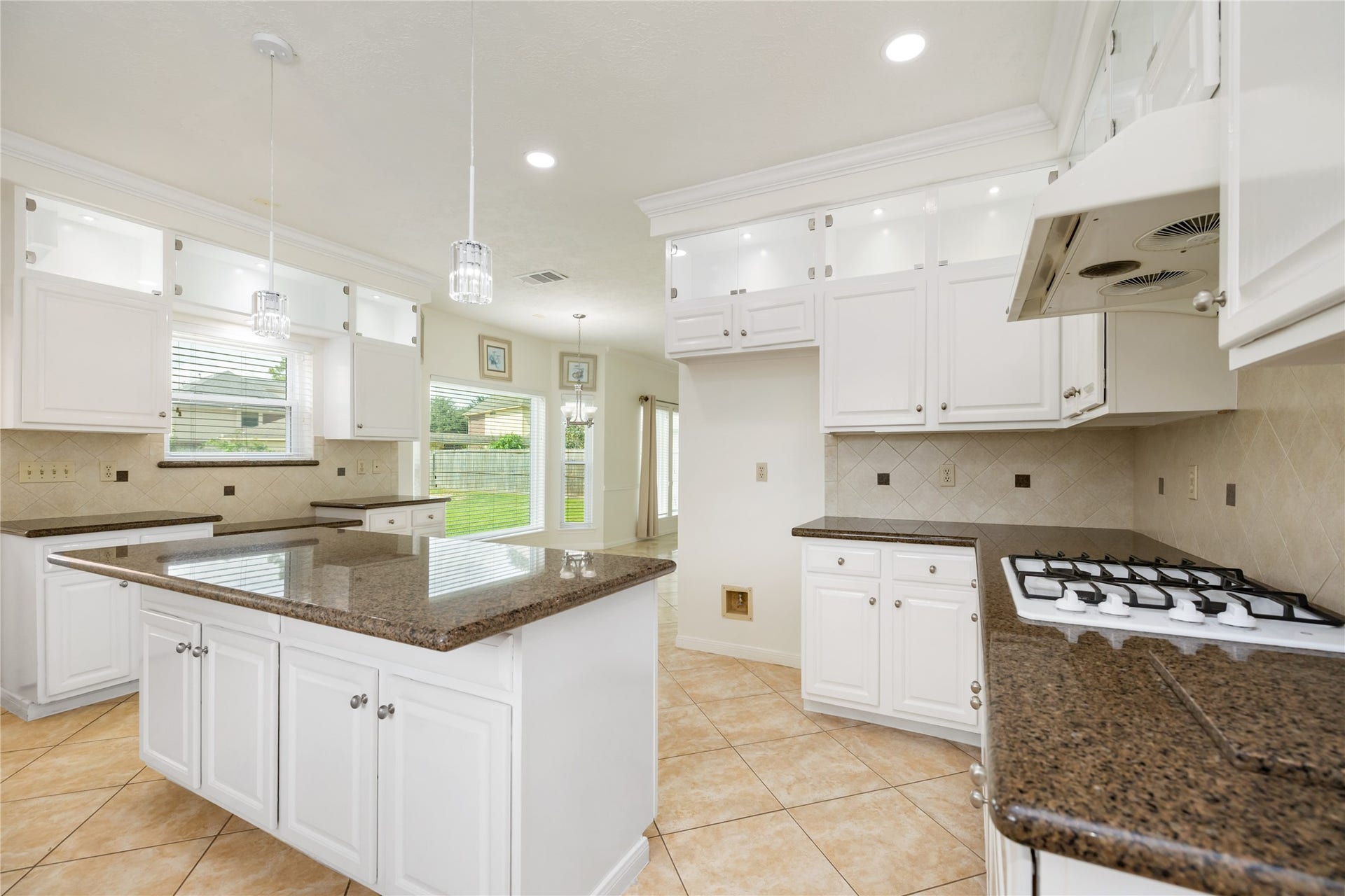 9718 Deverell Drive, Sugar Land, TX 77498 A central island gives you additional counter space to work.