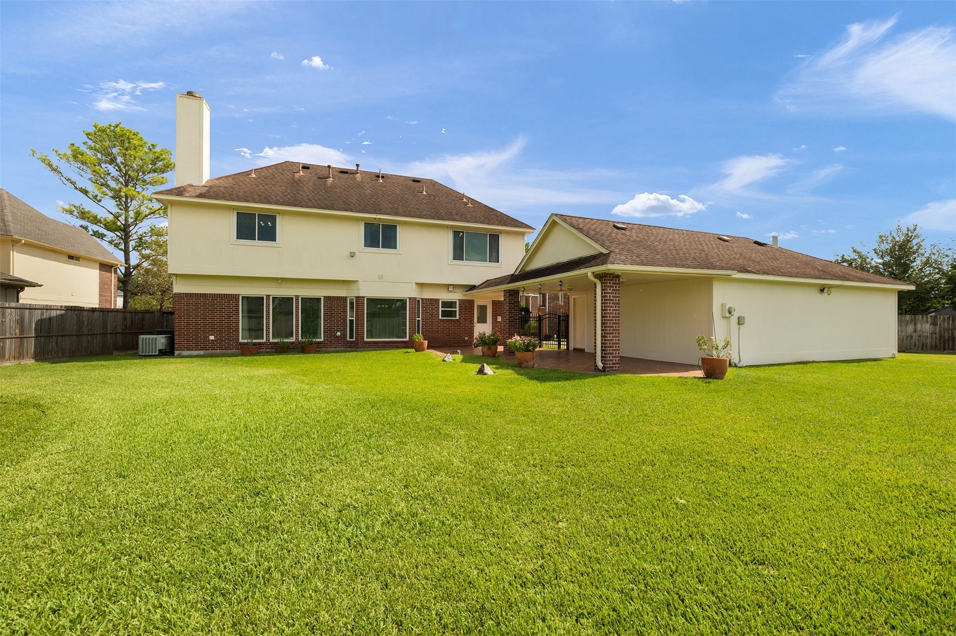 9718 Deverell Drive, Sugar Land, TX 77498 Eight sprinkler zones keep the lawn lush.