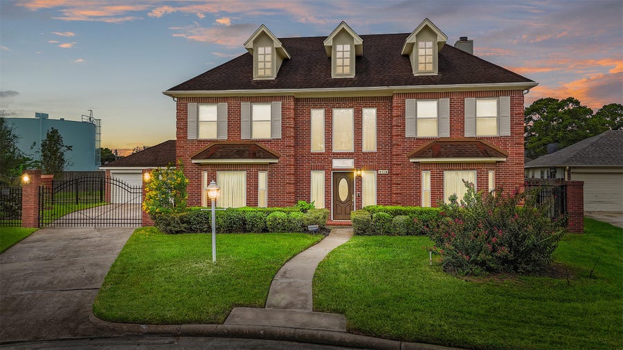 Property photo for 9718 Deverell Drive, Sugar Land, TX