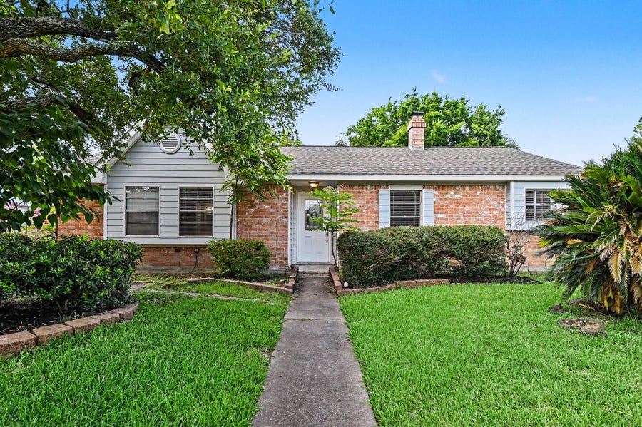Property photo for 12219 Meadowhollow Drive, Meadows Place, TX