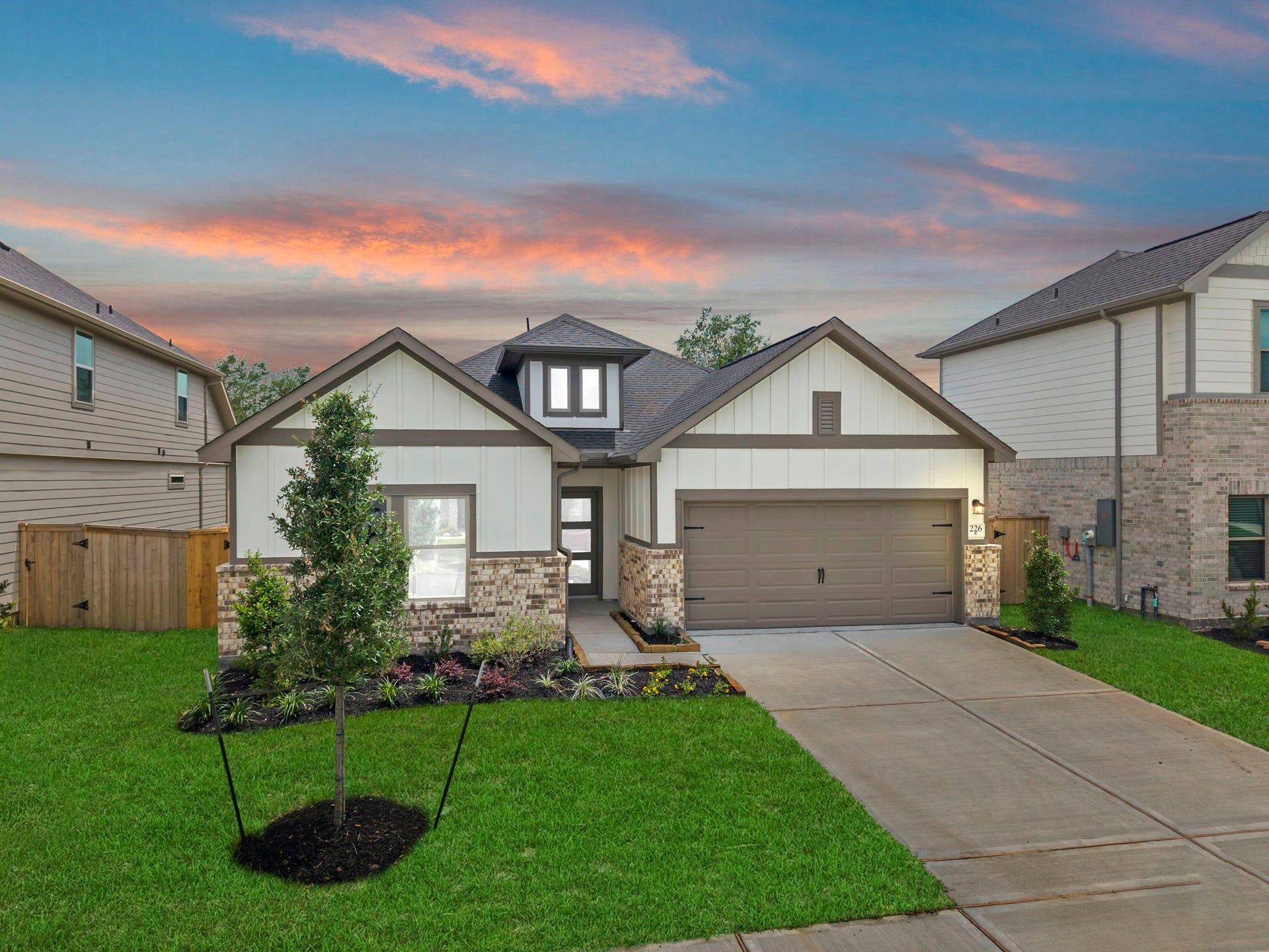 226 Magnolia Laurel Drive, Alvin, TX 77511