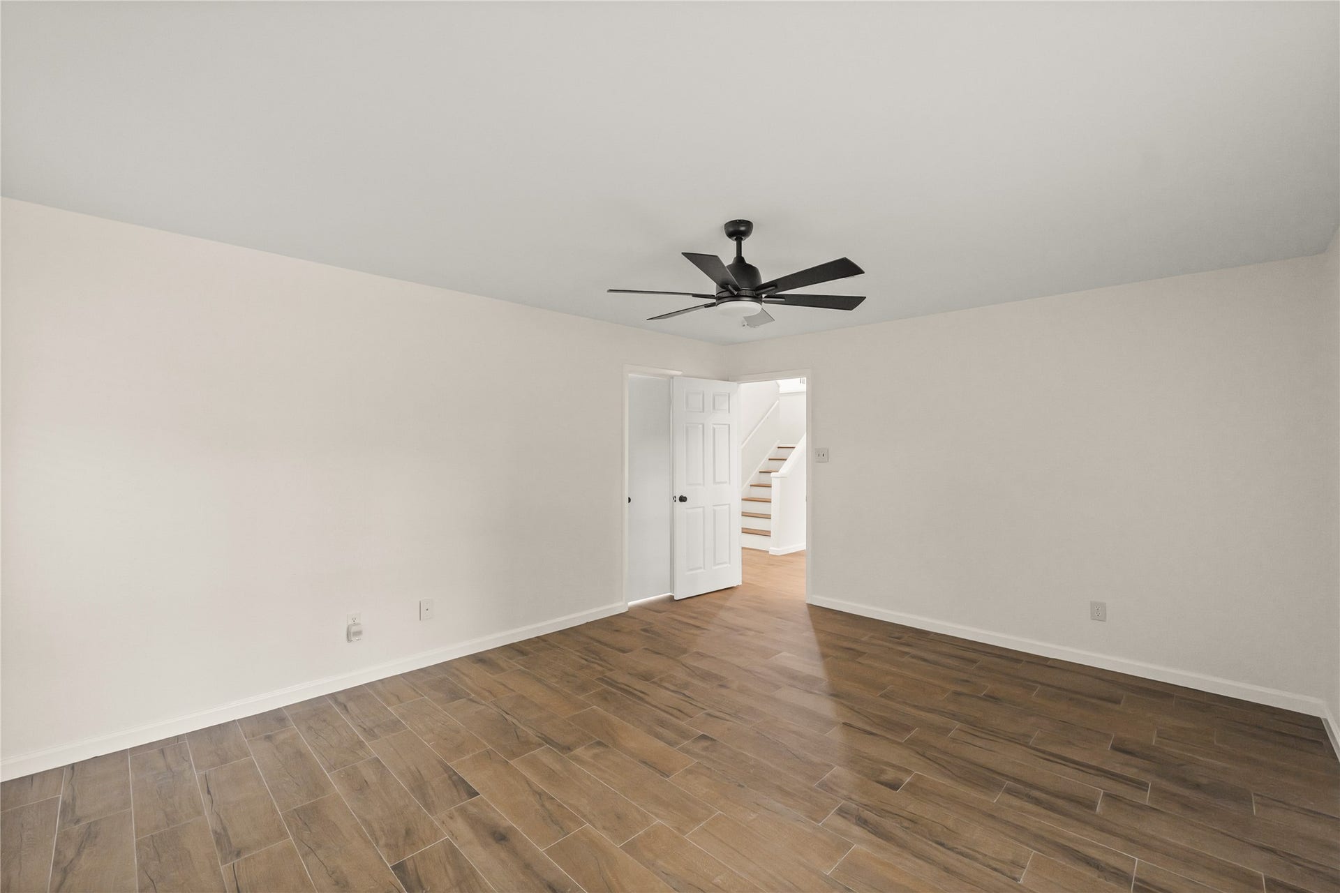 3711 Fern View Drive, Houston, TX 77345 Primary bedroom on the first floor