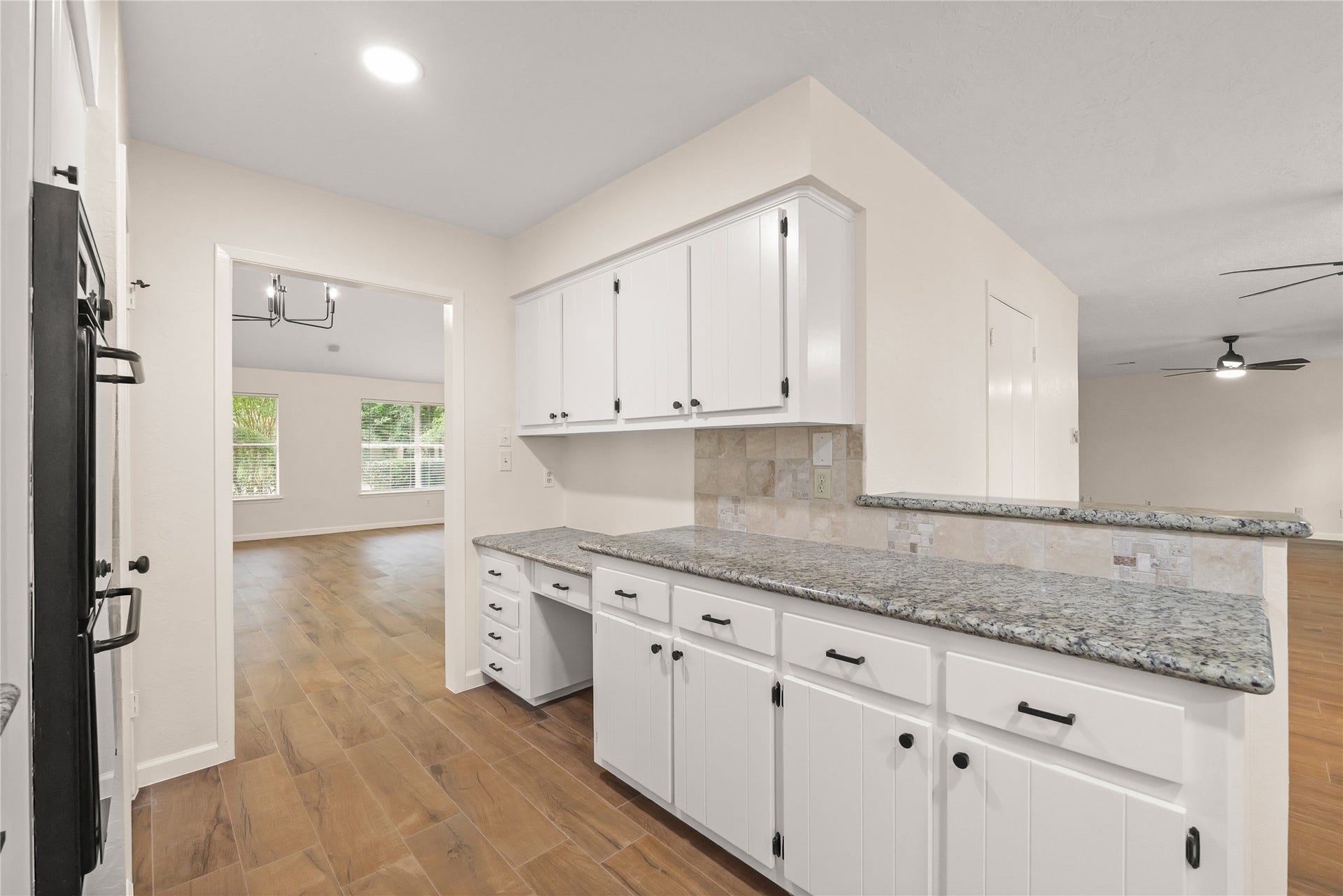 3711 Fern View Drive, Houston, TX 77345 Spacious kitchen with granite countertops