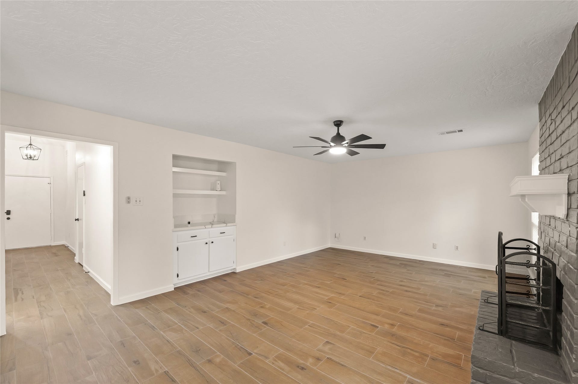 3711 Fern View Drive, Houston, TX 77345 Built in shelves