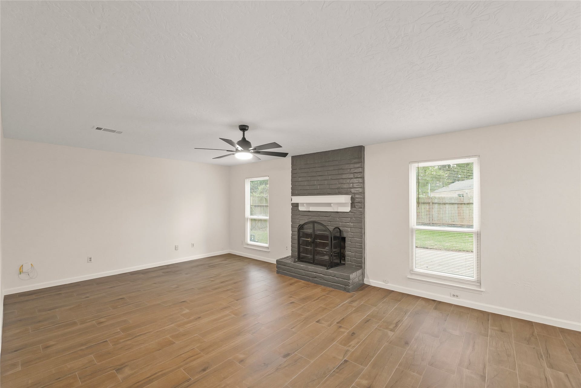 3711 Fern View Drive, Houston, TX 77345 Large family room