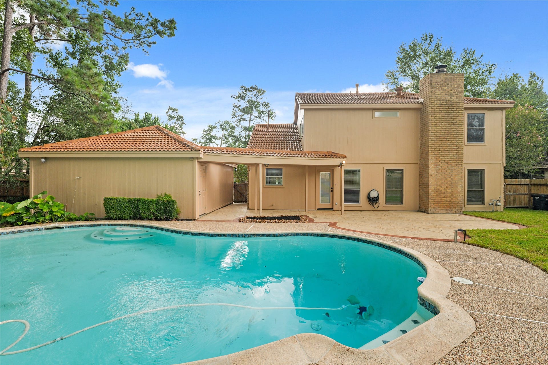 3711 Fern View Drive, Houston, TX 77345 Relax in this refreshing swimming pool perfect for hot Texas days