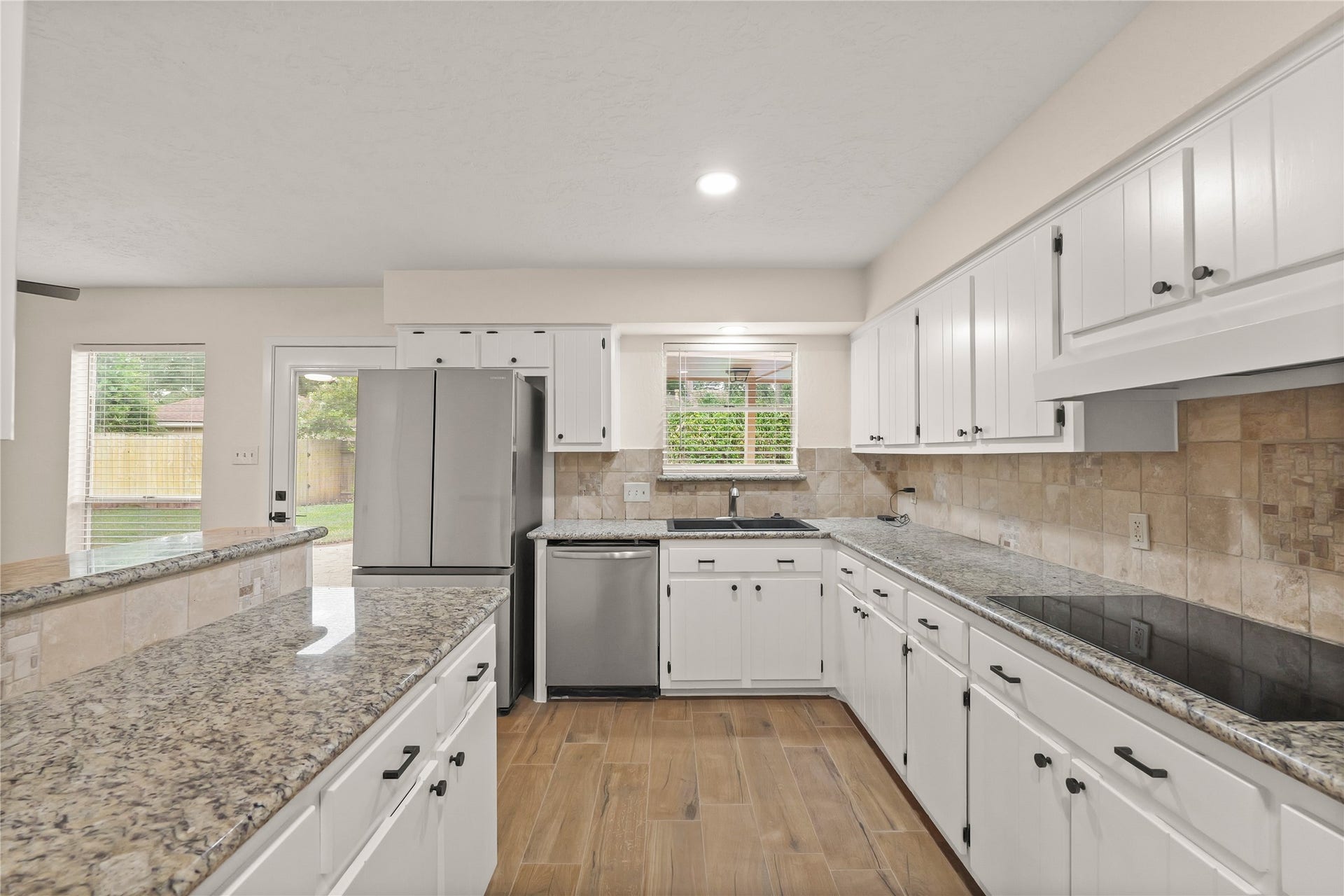 3711 Fern View Drive, Houston, TX 77345 Granite countertops