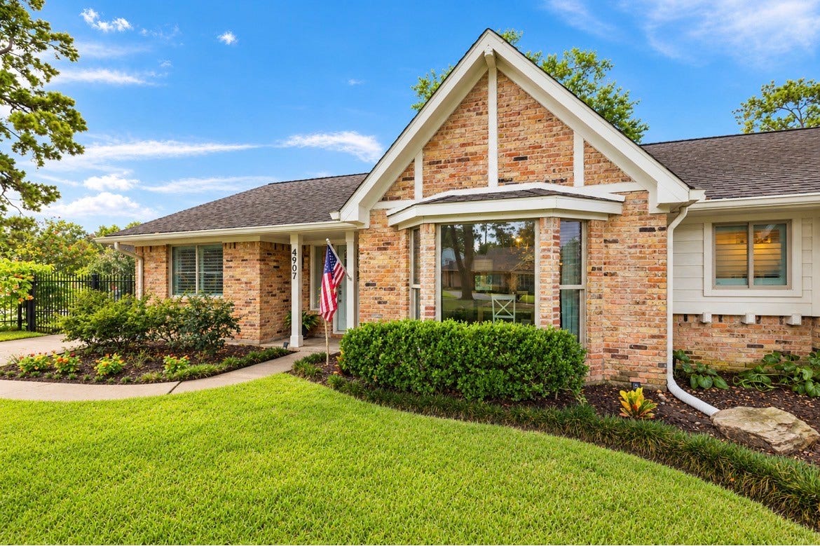 4907 Golf Drive, Houston, TX 77018 Welcome Home!