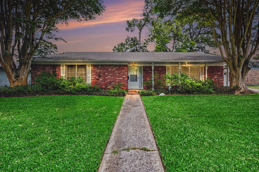 Property photo for 2208 Wyoming Street, Baytown, TX
