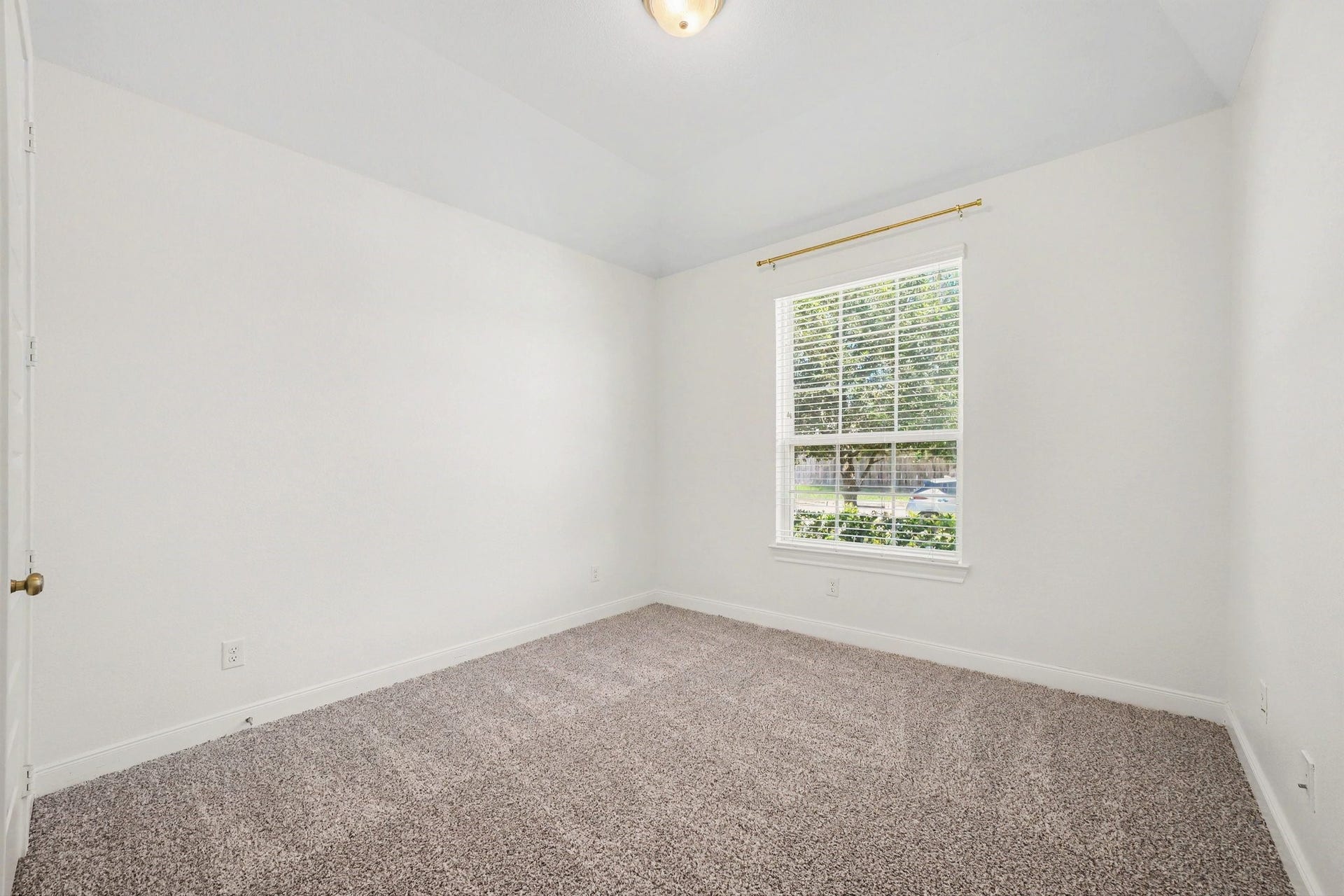 Guest bedroom 2 with newly installed carpet